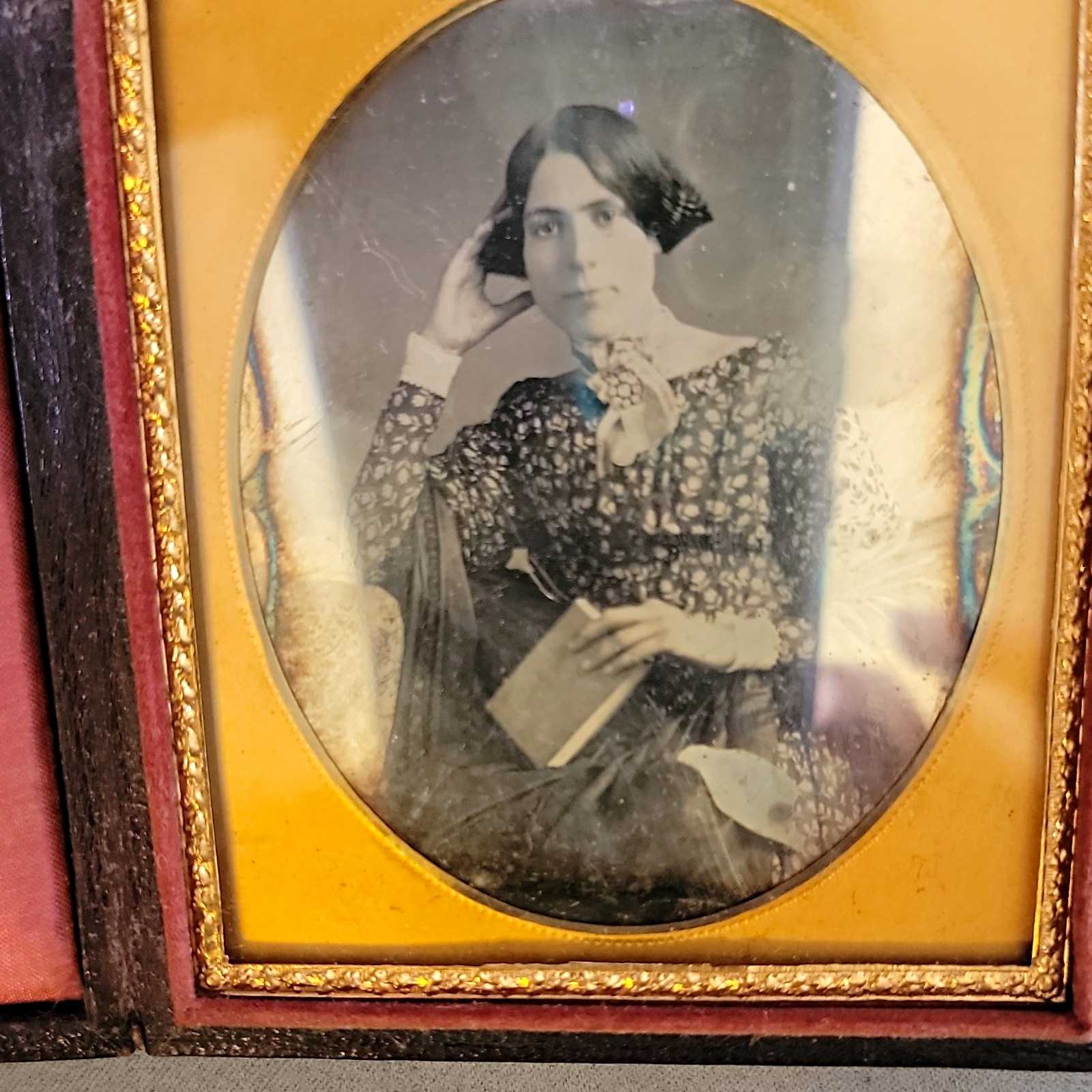 Antique 1/6 Plate Daguerreotype Portrait Seated Woman Holding Book 1850s Fashion Antique 1/6 Plate Daguerreotype Portrait Seated Woman Holding Book 1850s Fashion