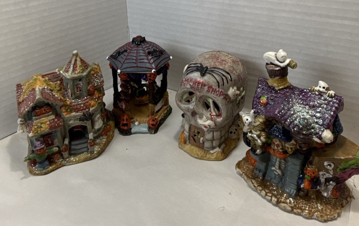 🎃🎃 Halloween Village Houses Lot of 4 Haunted House Skull Witch Decor 🎃🎃 Halloween Village Houses Lot of 4 Haunted House Skull Witch Decor