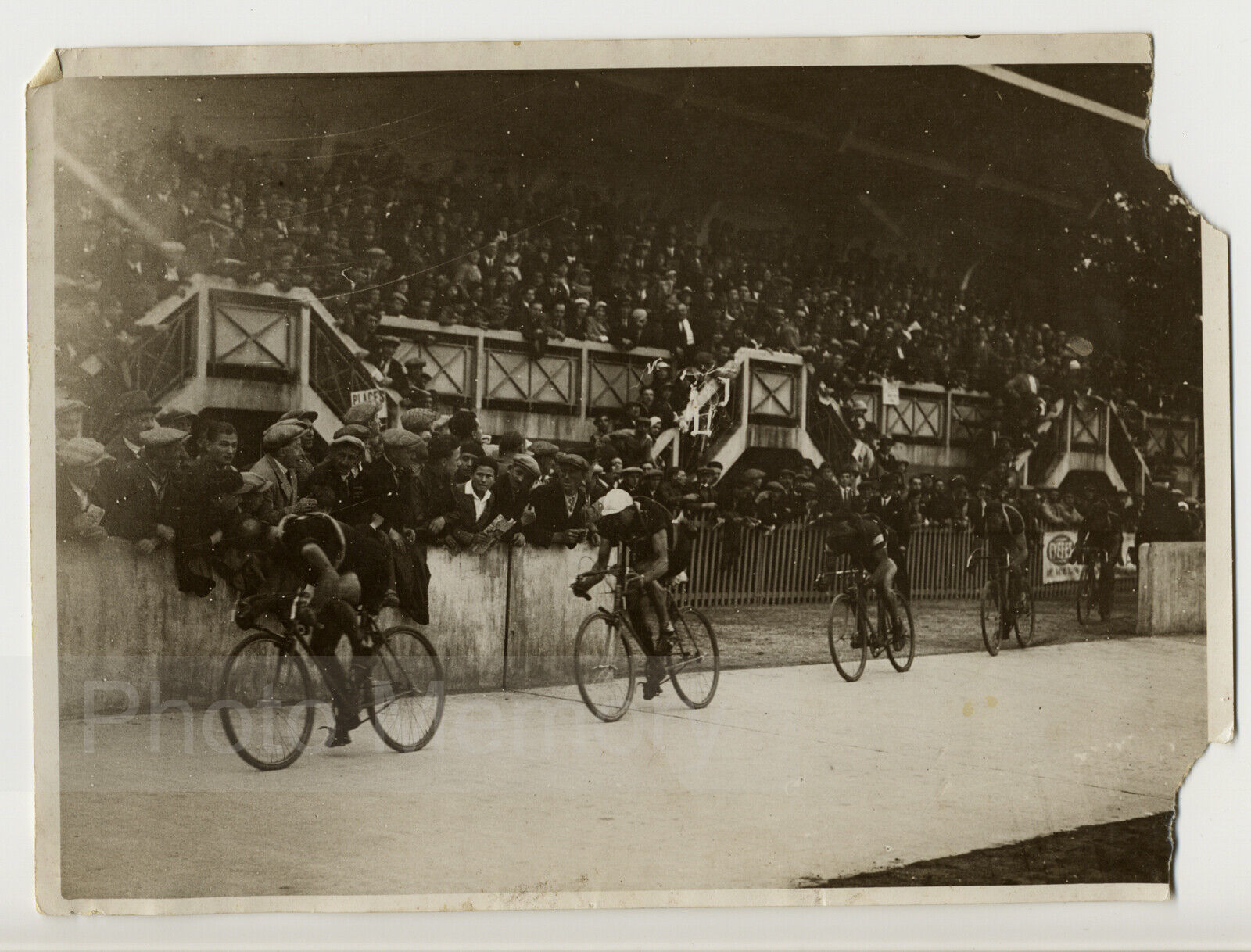 1933 Tour de France: arrival at the Charleville velodrome - vintage photo