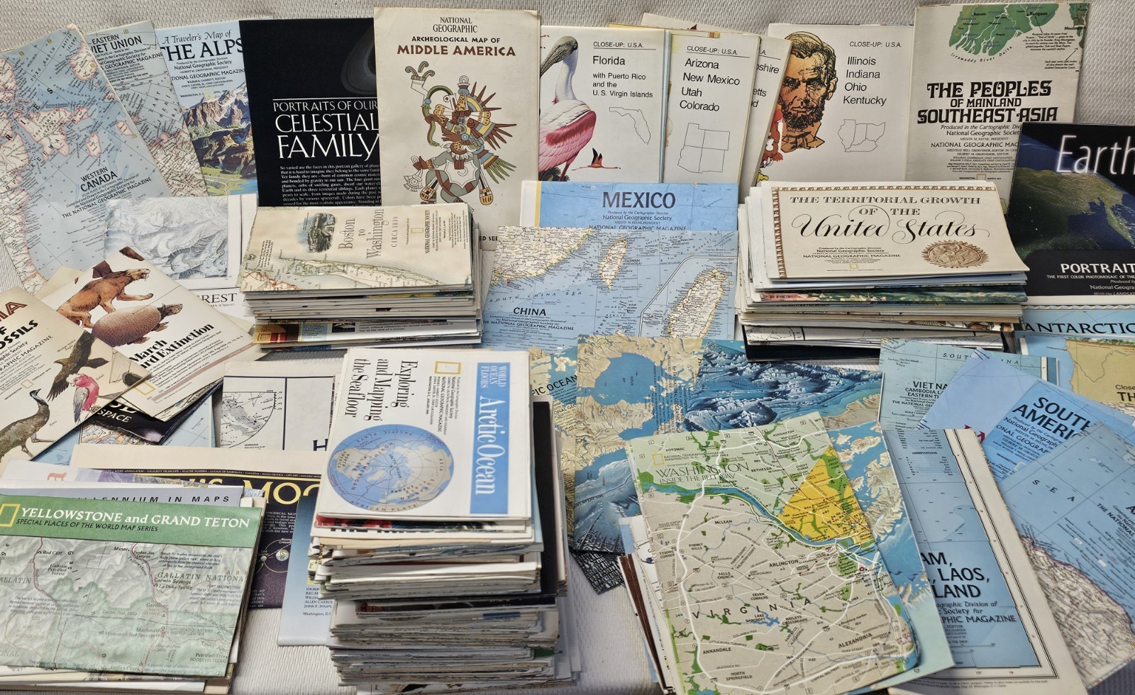 Vintage 60's-80's National Geographic Magazine Lot of 250+ MAPS & INSERTS 22lbs Vintage 60's-80's National Geographic Magazine Lot of 250+ MAPS & INSERTS 22lbs