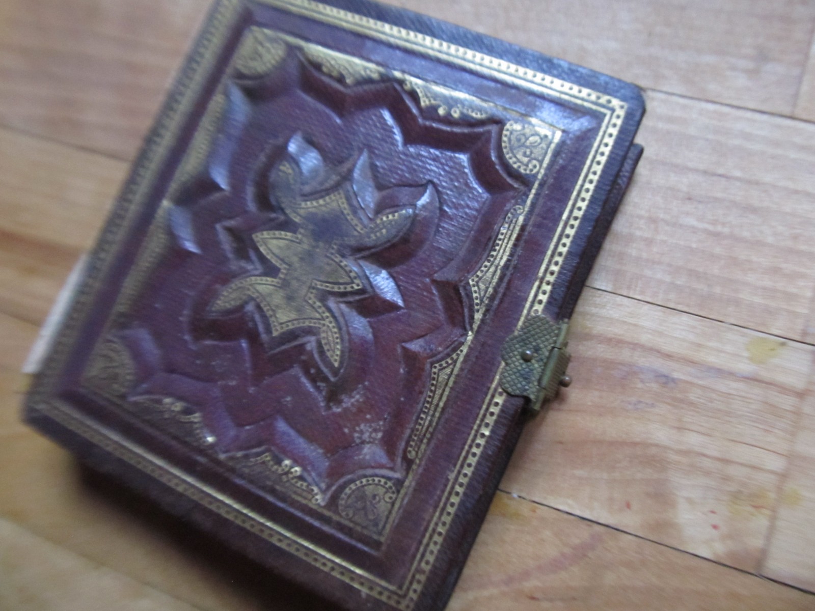 Large Antique Gem Size Tintype Photo Album, Civil War, Victorian Large Antique Gem Size Tintype Photo Album, Civil War, Victorian