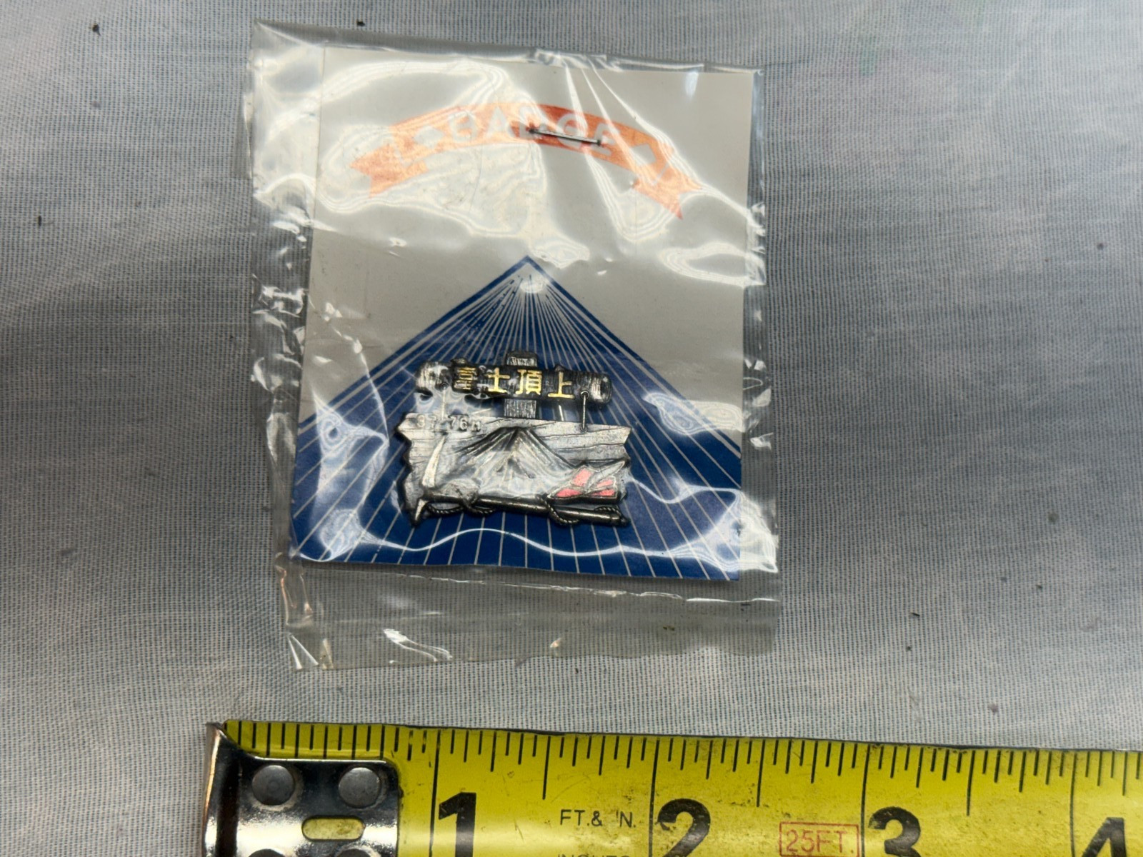 Mt. Fuji Pin / Badge Souvenir Mt. Fuji Pin / Badge Souvenir