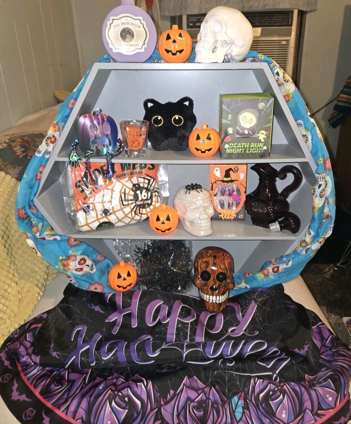 LOT OF 18 VINTAGE-NOW🎃 HALLOWEEN~CERAMIC PLASTIC FIGURES~SKULLS PUMPKINS & MORE LOT OF 18 VINTAGE-NOW🎃 HALLOWEEN~CERAMIC PLASTIC FIGURES~SKULLS PUMPKINS & MORE
