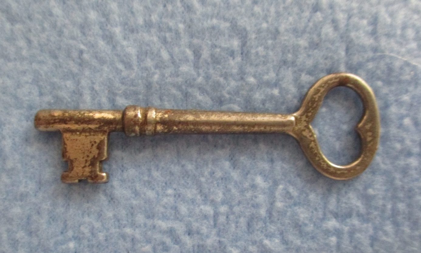 VINTAGE ANTIQUE 2 1/2" SKELETON KEY