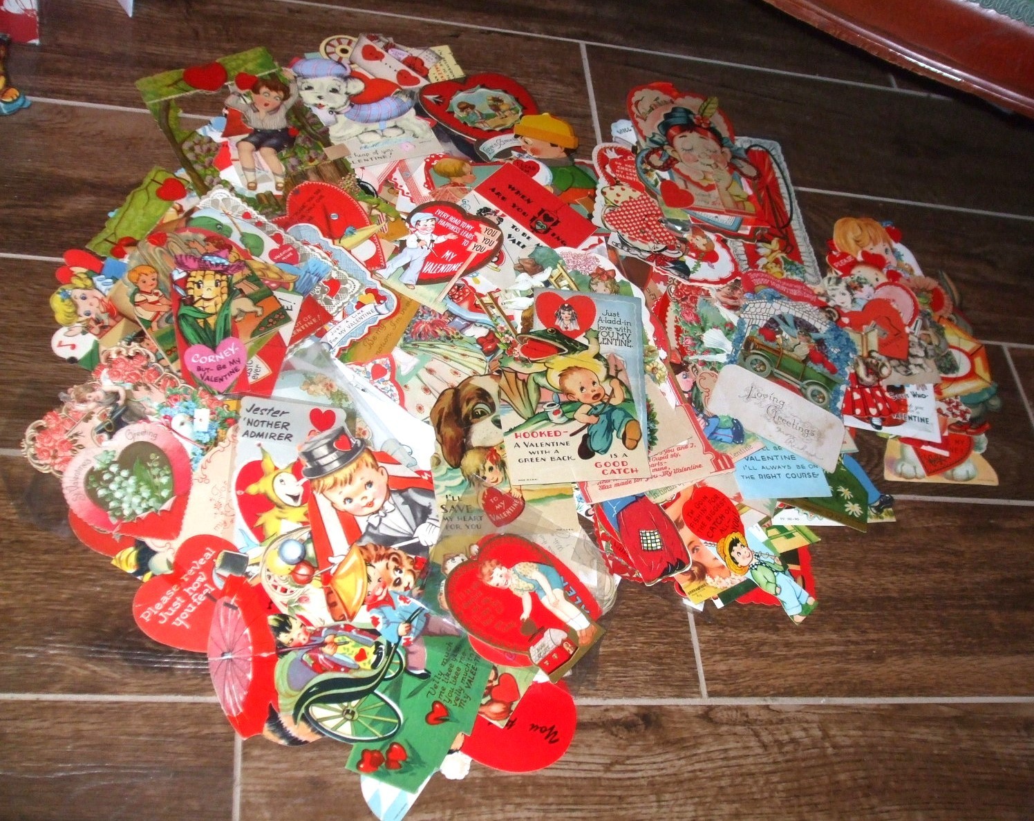 Lot of 200 Vintage Valentine Cards-Foldouts, Mechanical And Regular-Nice Variety Lot of 200 Vintage Valentine Cards-Foldouts, Mechanical And Regular-Nice Variety