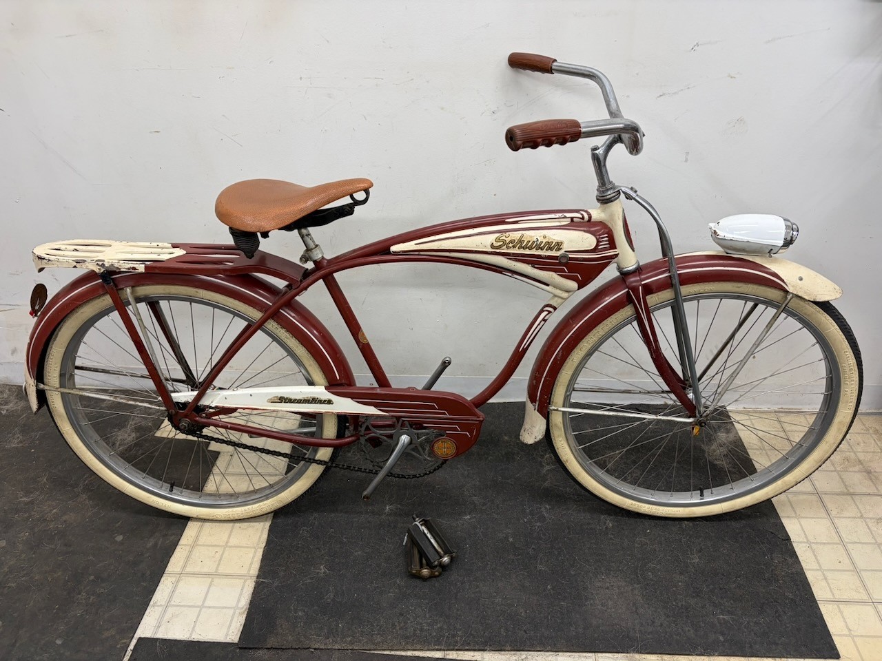 Schwinn 1953 Mens 26" Bicycle B-6  Streamliner Complete Vintage Collectable