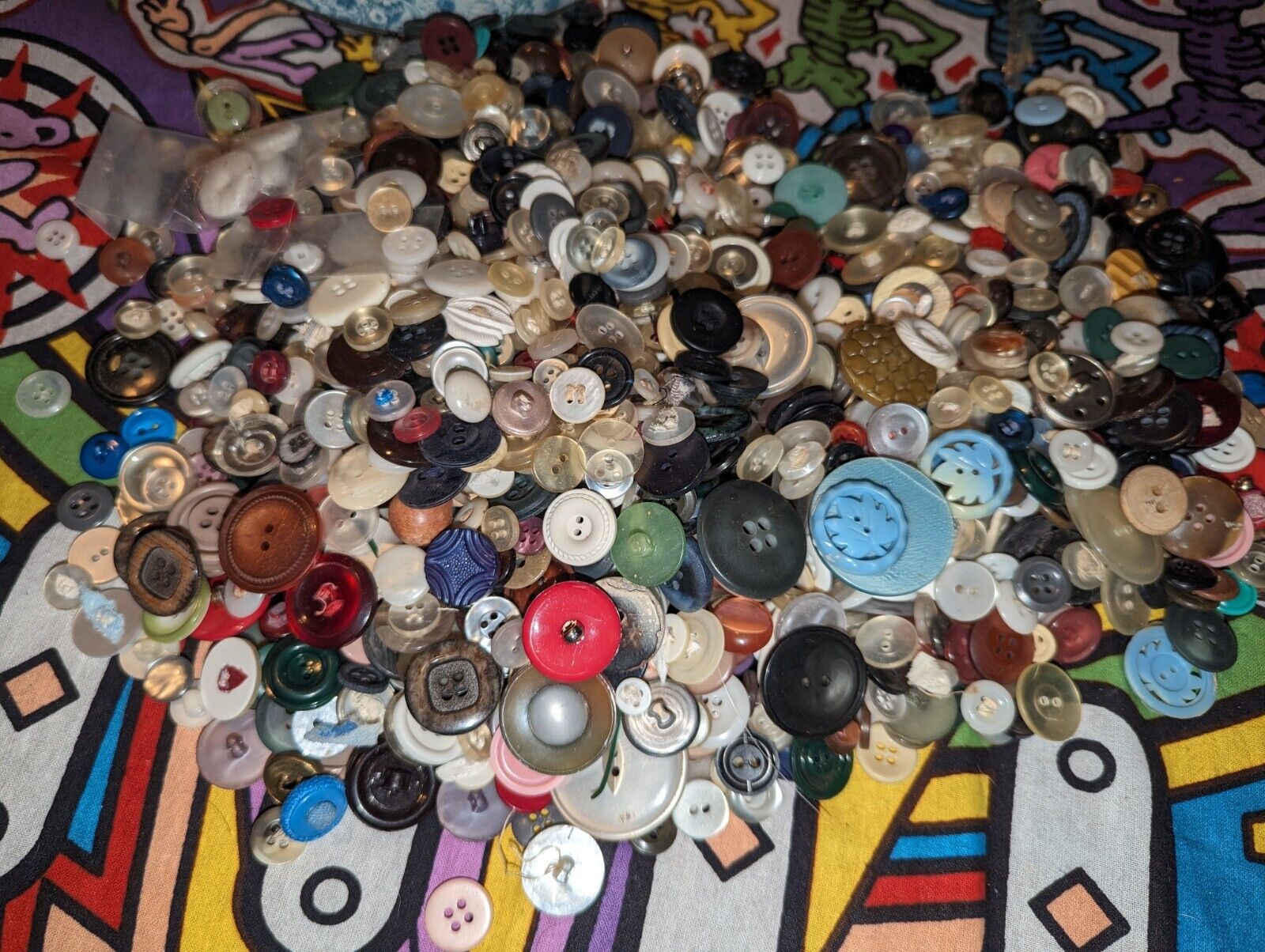 Vintage Buttons Unique Sets Retro Huge Lot W Tin LeChic Sewing Craft Button 