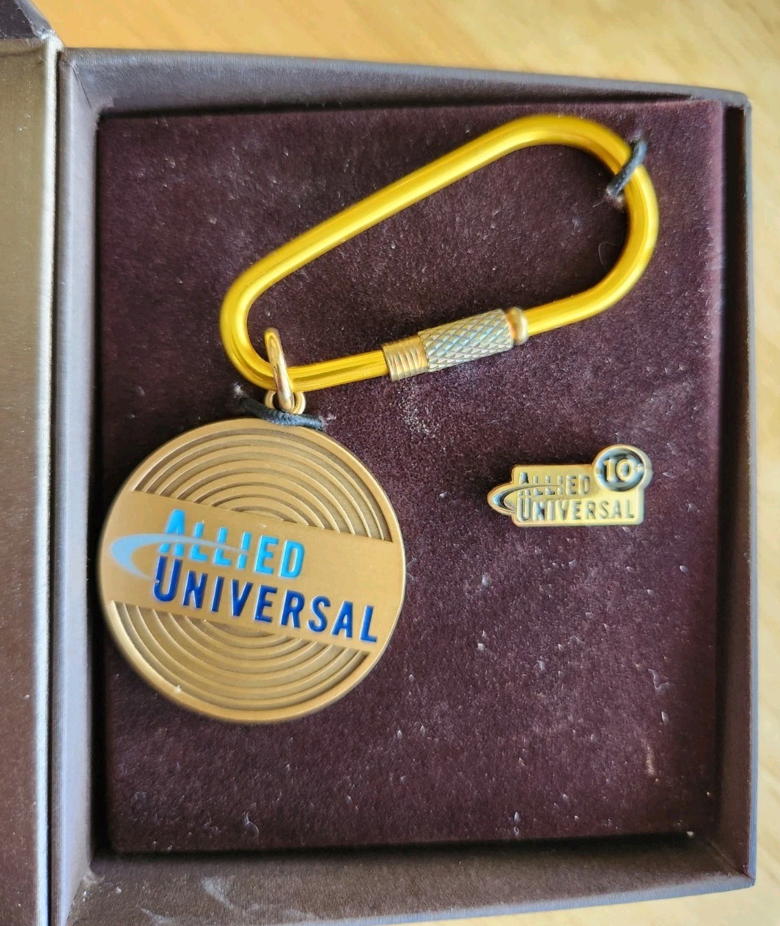 Allied Universal 10 Years Service Award Set Keychain, Carabiner, Pin CEO Signed
