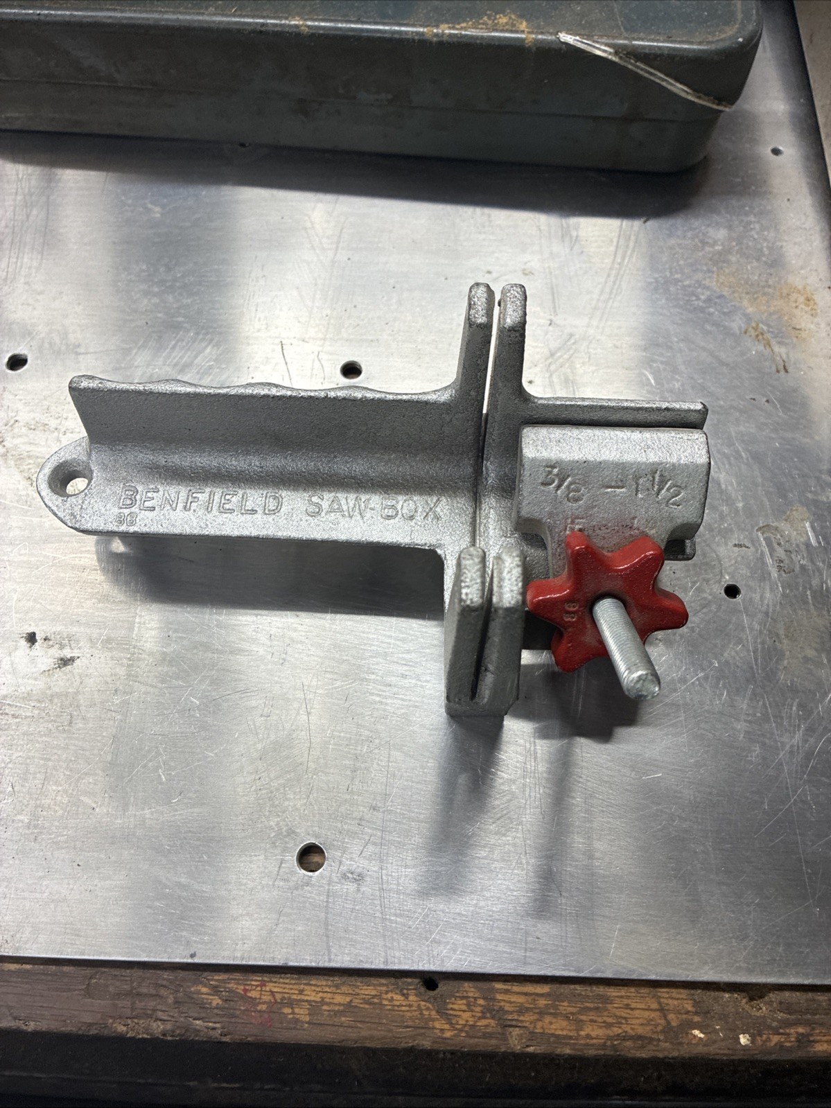 Vtg Benfield Liquid Tight Saw Box Cutting Vise 3/8-1.5" Pipe Conduit Vtg Benfield Liquid Tight Saw Box Cutting Vise 3/8-1.5" Pipe Conduit