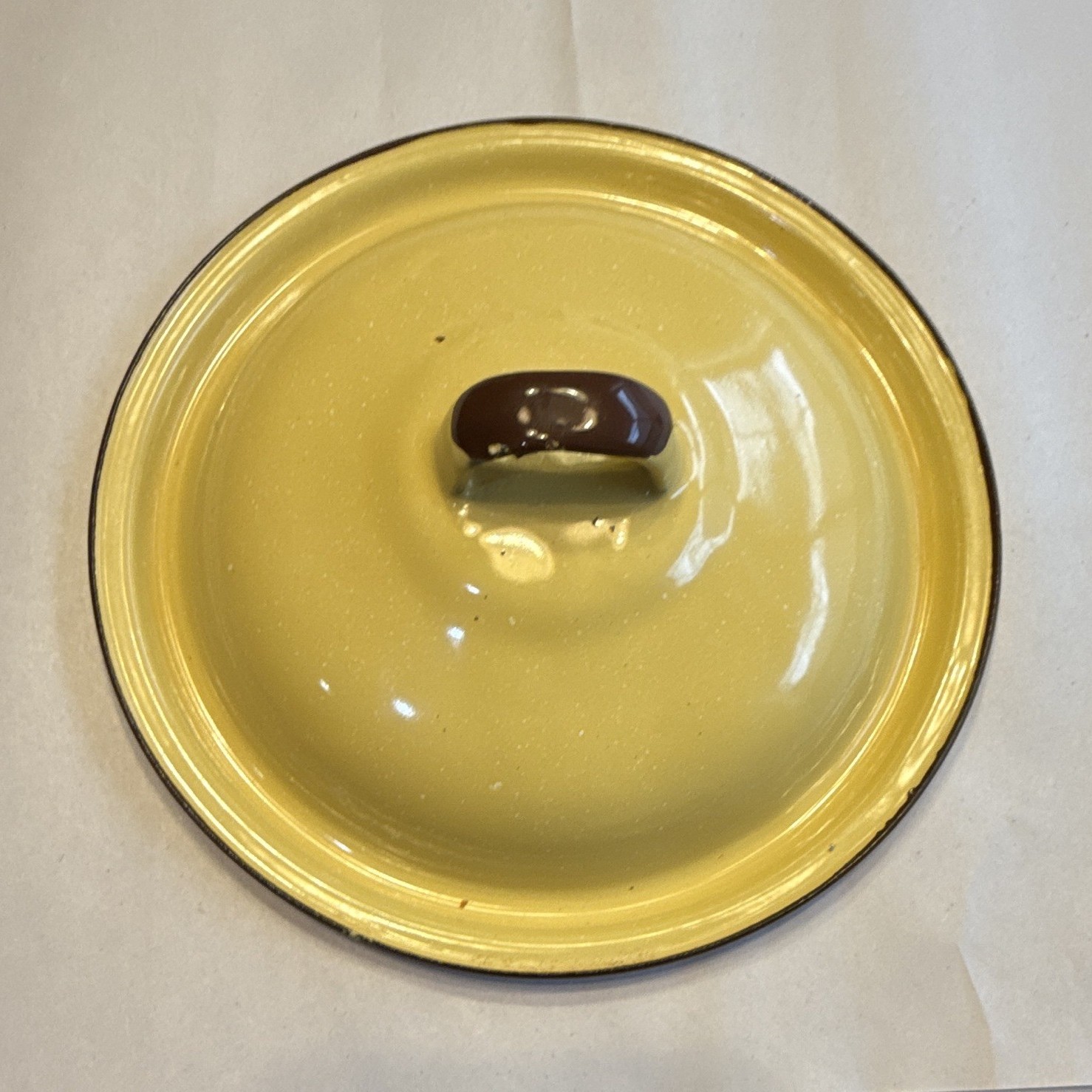 Vintage Yellow Enamel Bowl w/ Lid, Black Rim, Solid Glossy Round 10 in Vintage Yellow Enamel Bowl w/ Lid, Black Rim, Solid Glossy Round 10 in