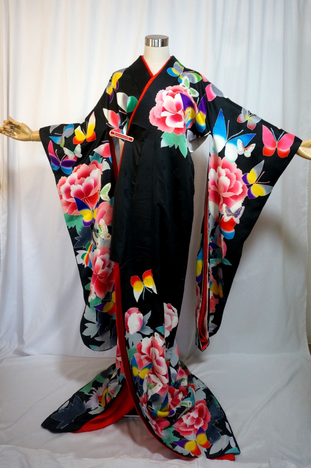 Japanese vintage kimono SILK,HIKIFURISODE,Peoney,BT,Lame,Embroidery,L5'8.5”,4888 Japanese vintage kimono SILK,HIKIFURISODE,Peoney,BT,Lame,Embroidery,L5'8.5”,4888