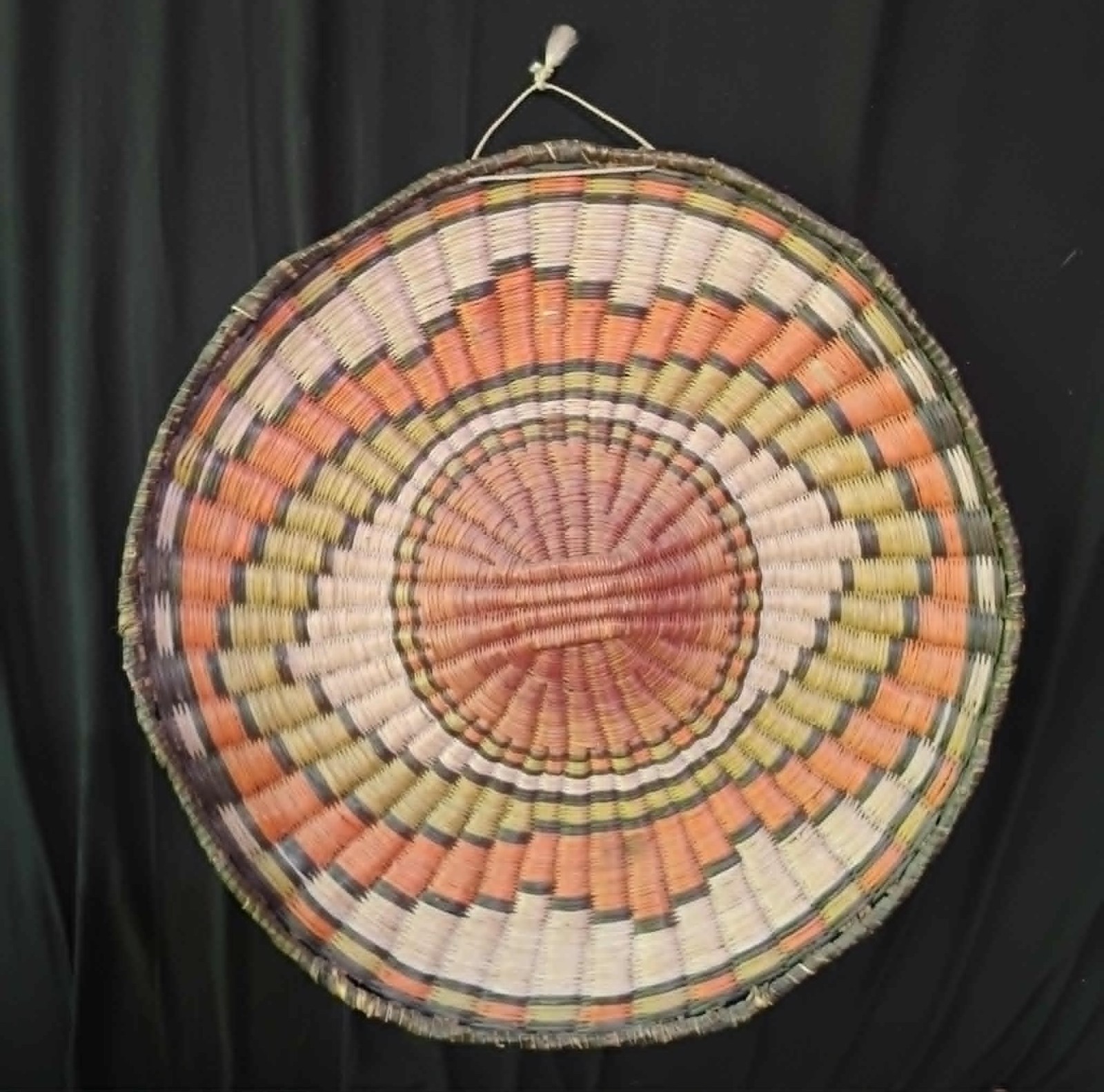 Antique c1900 Hopi wicker plaque basket Yungyapu - Santa Fe Railroad Provenance Antique c1900 Hopi wicker plaque basket Yungyapu - Santa Fe Railroad Provenance
