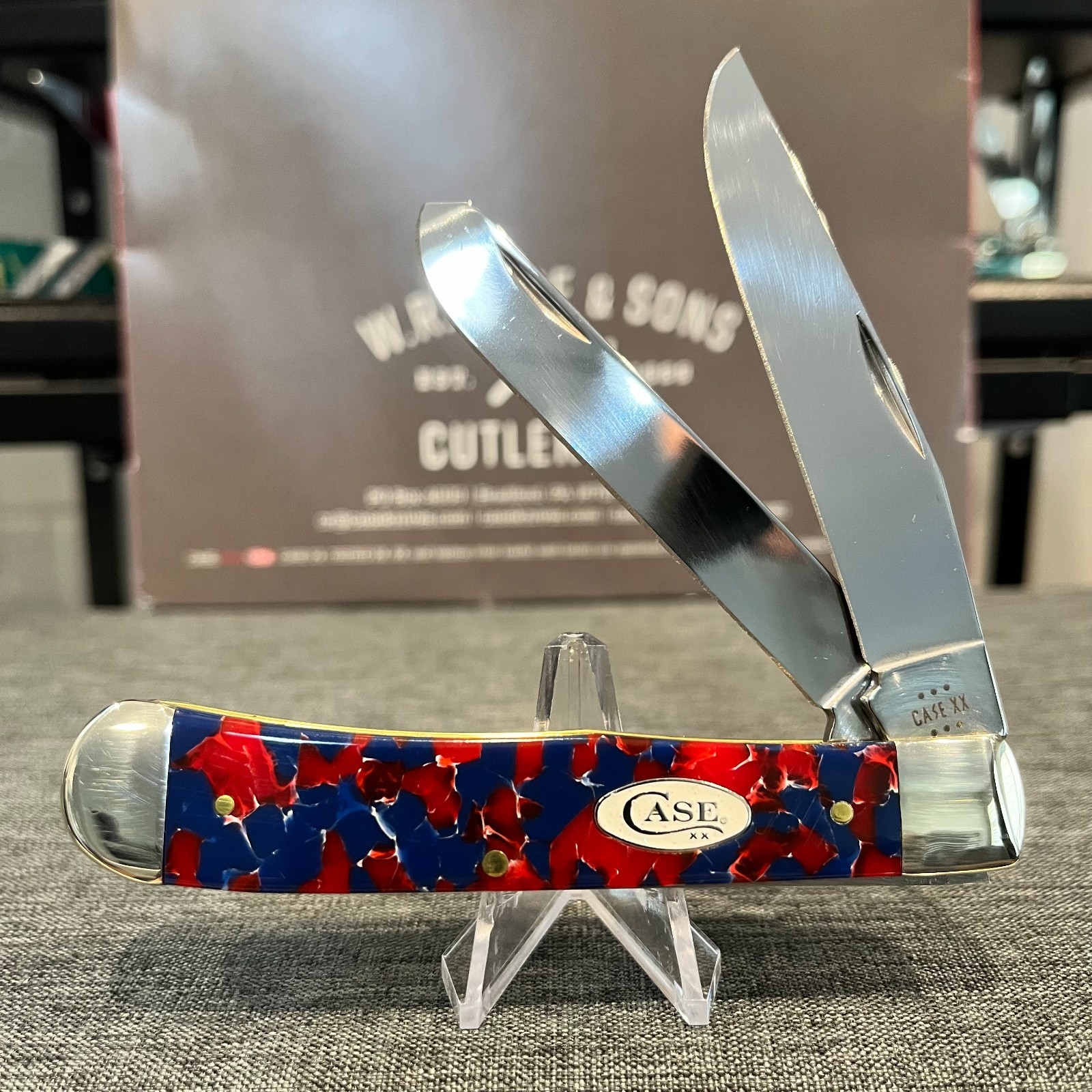 Case Trapper, Stunning Freedom Kirinite, Smooth, White Oval Shield, NIB Case Trapper, Stunning Freedom Kirinite, Smooth, White Oval Shield, NIB