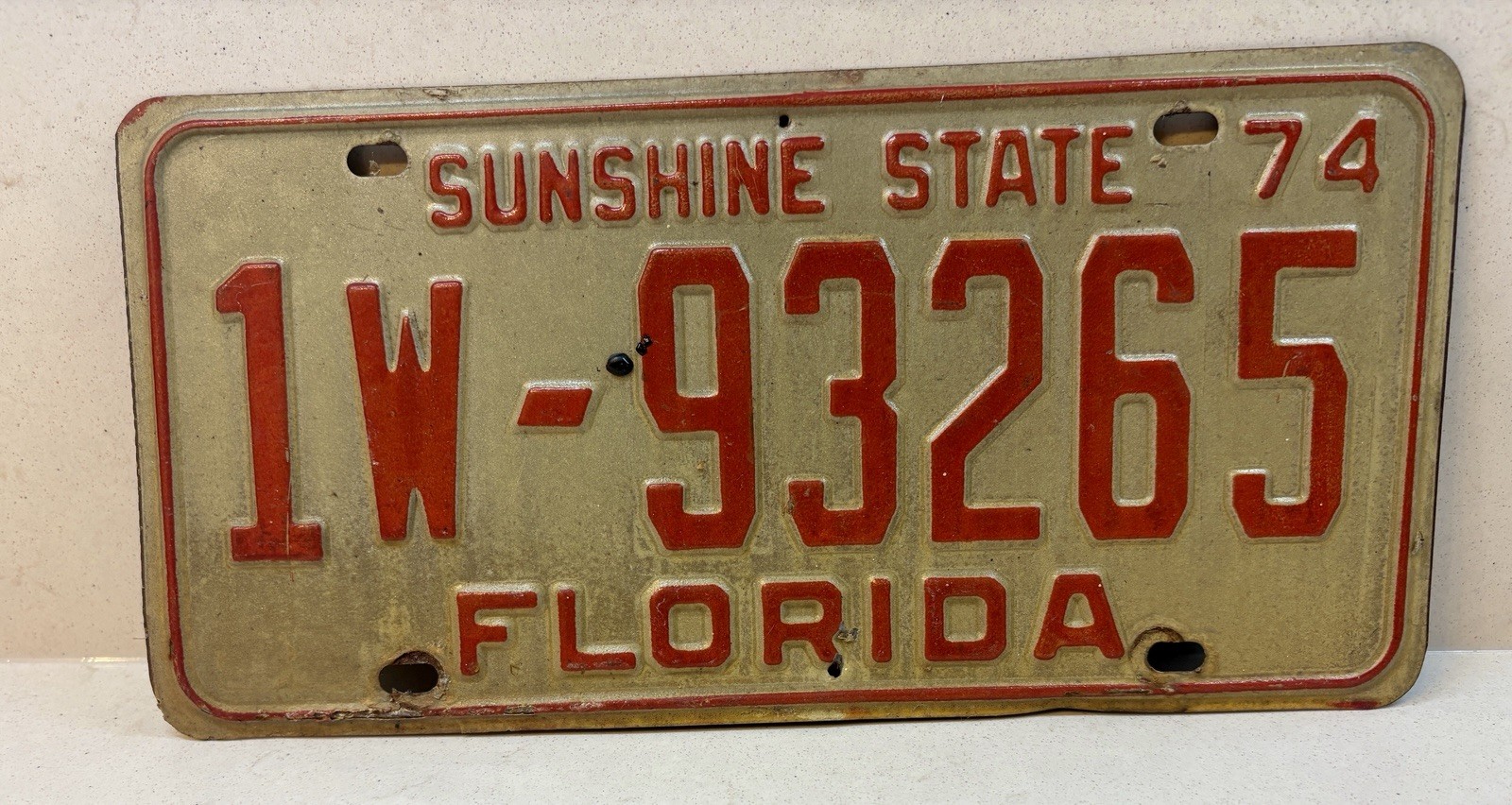 Vintage 1974 Florida License Plate Dade County 1W-932605 Sunshine State YOM Vintage 1974 Florida License Plate Dade County 1W-932605 Sunshine State YOM