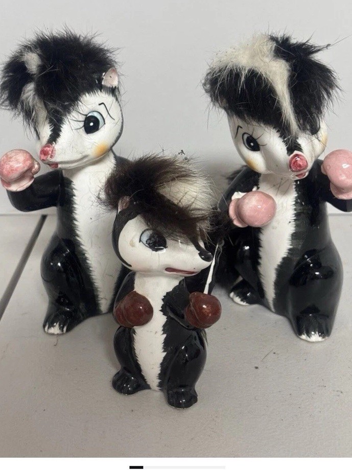 VINTAGE 1950s skunk ceramic figurines Boxer Fighters RARE - Made In Japan VINTAGE 1950s skunk ceramic figurines Boxer Fighters RARE - Made In Japan