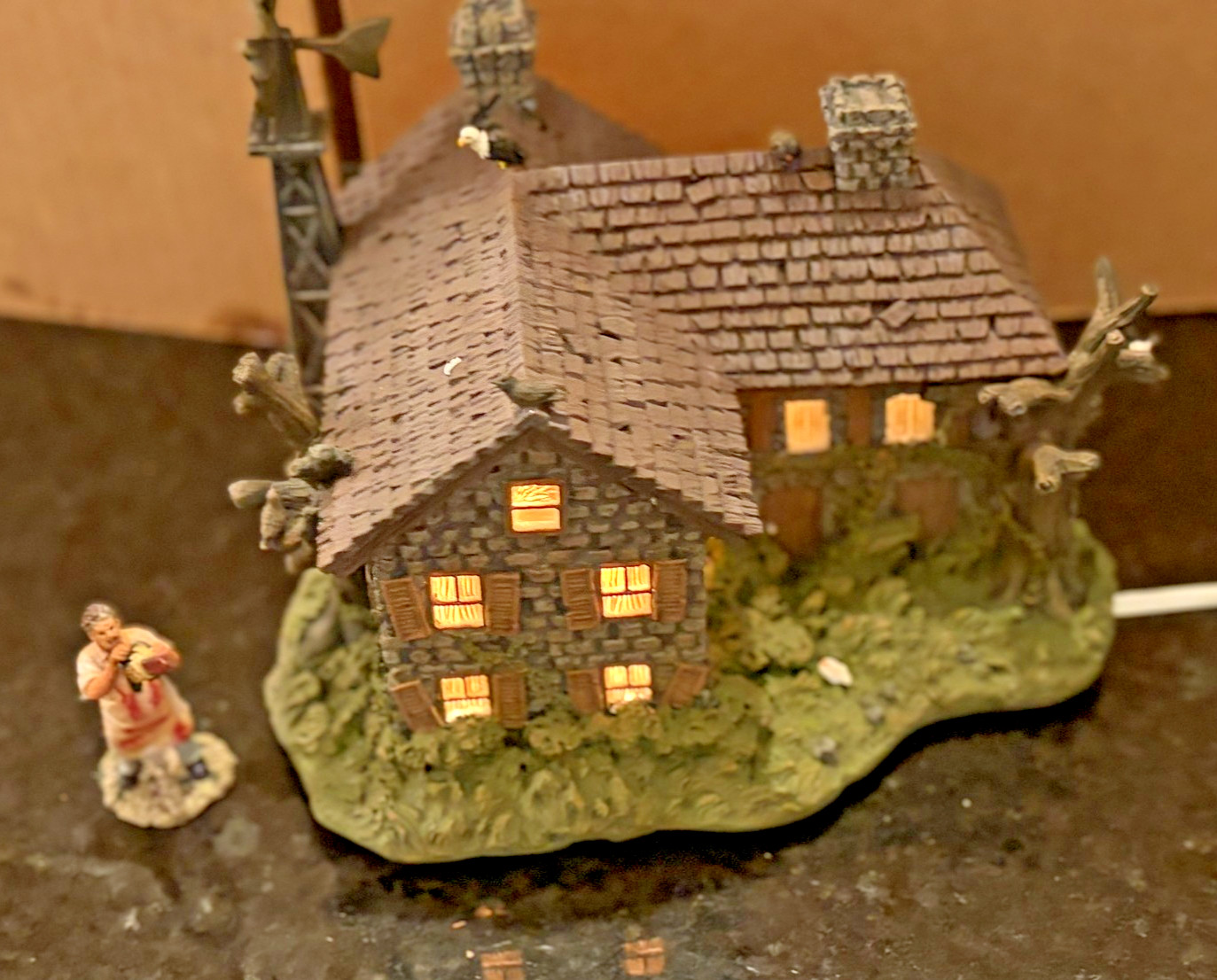 Hawthorne Village Texas Chainsaw Grandaddy Franklin’s House Leatherface Lighted