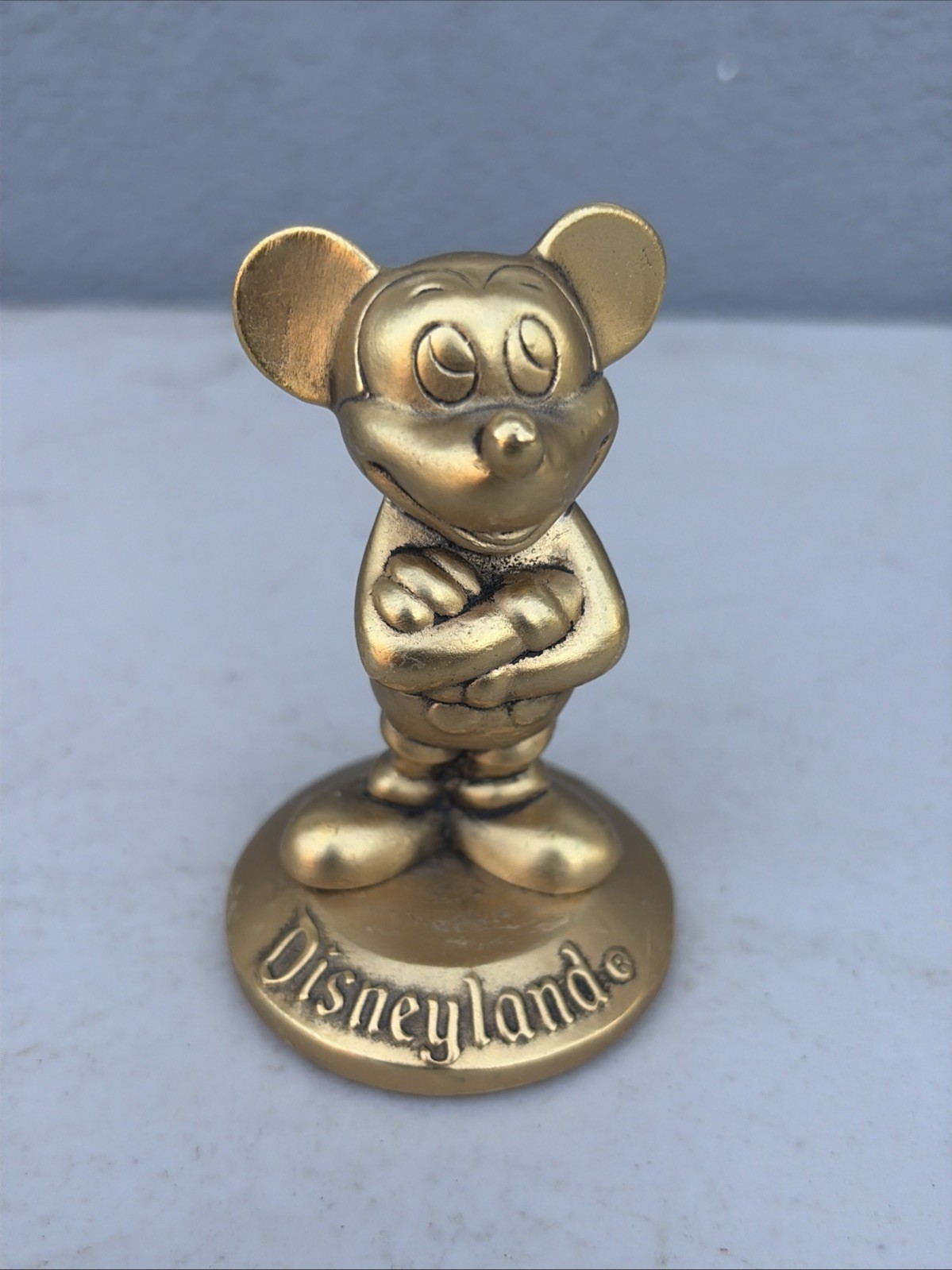 VINTAGE DISNEYLAND MICKEY MOUSE BRASS FIGURINE PAPERWEIGHT WALT DISNEY PROD VINTAGE DISNEYLAND MICKEY MOUSE BRASS FIGURINE PAPERWEIGHT WALT DISNEY PROD