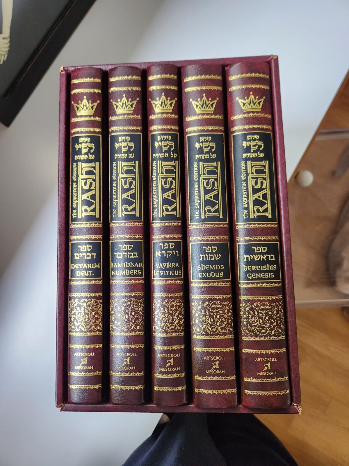 Artscroll Sapirstein Rashi Chumash 5 Volume Full Size Hardly used Artscroll Sapirstein Rashi Chumash 5 Volume Full Size Hardly used