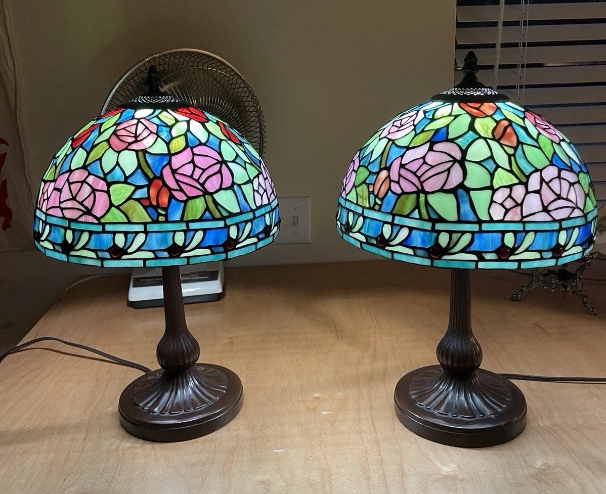 Beautiful Set Of Floral Tiffany Style Glass Table Lamps. Great Condition Beautiful Set Of Floral Tiffany Style Glass Table Lamps. Great Condition
