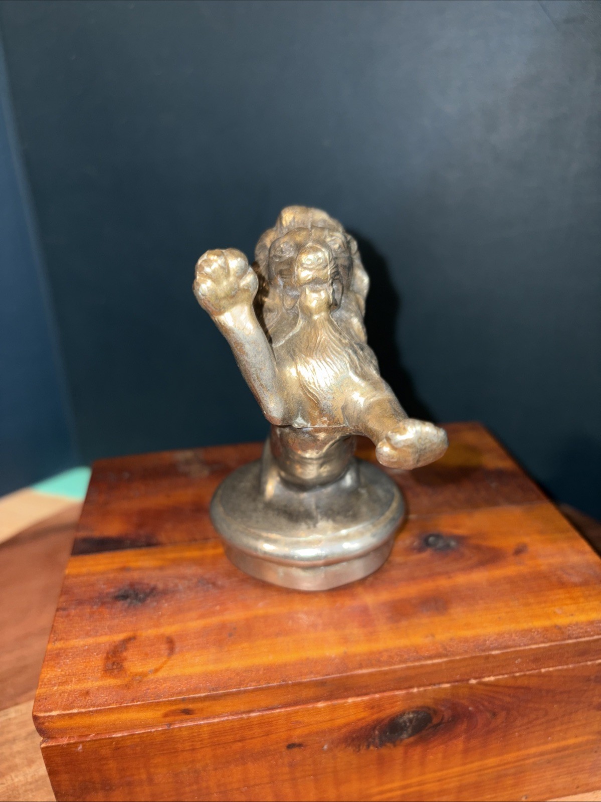 Vtg Franklin Aura Vincit Roaring Lion Original Mascot Radiator Ornament On Wood Vtg Franklin Aura Vincit Roaring Lion Original Mascot Radiator Ornament On Wood