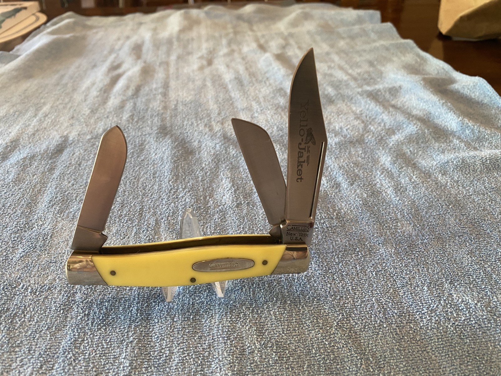 CAMILLUS YELLOW JACKET LARGE 4 1/4" STOCKMAN - NEW W/ORIGINAL BOX CAMILLUS YELLOW JACKET LARGE 4 1/4" STOCKMAN - NEW W/ORIGINAL BOX