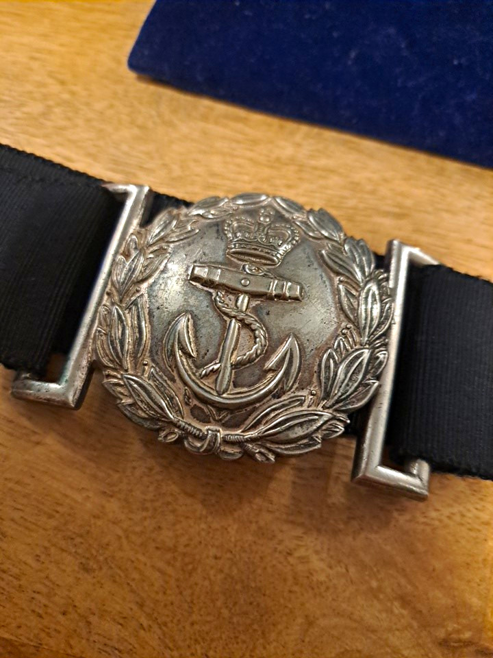 Royal Naval Original Early buckle & belt, Complete. Royal Naval Original Early buckle & belt, Complete.