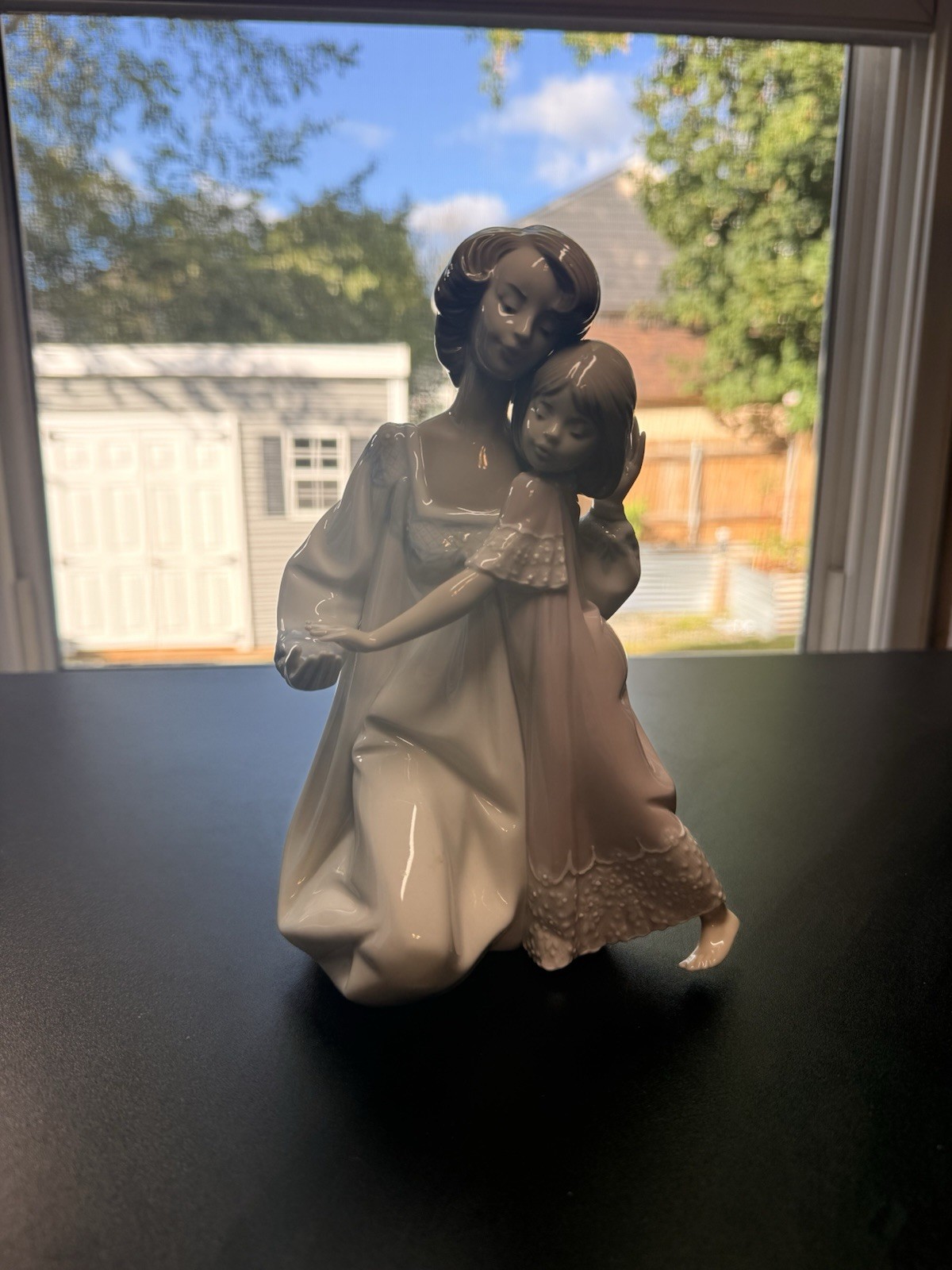 LLADRO #5449 "Good Night Mother and Daughter" Figurine LLADRO #5449 "Good Night Mother and Daughter" Figurine