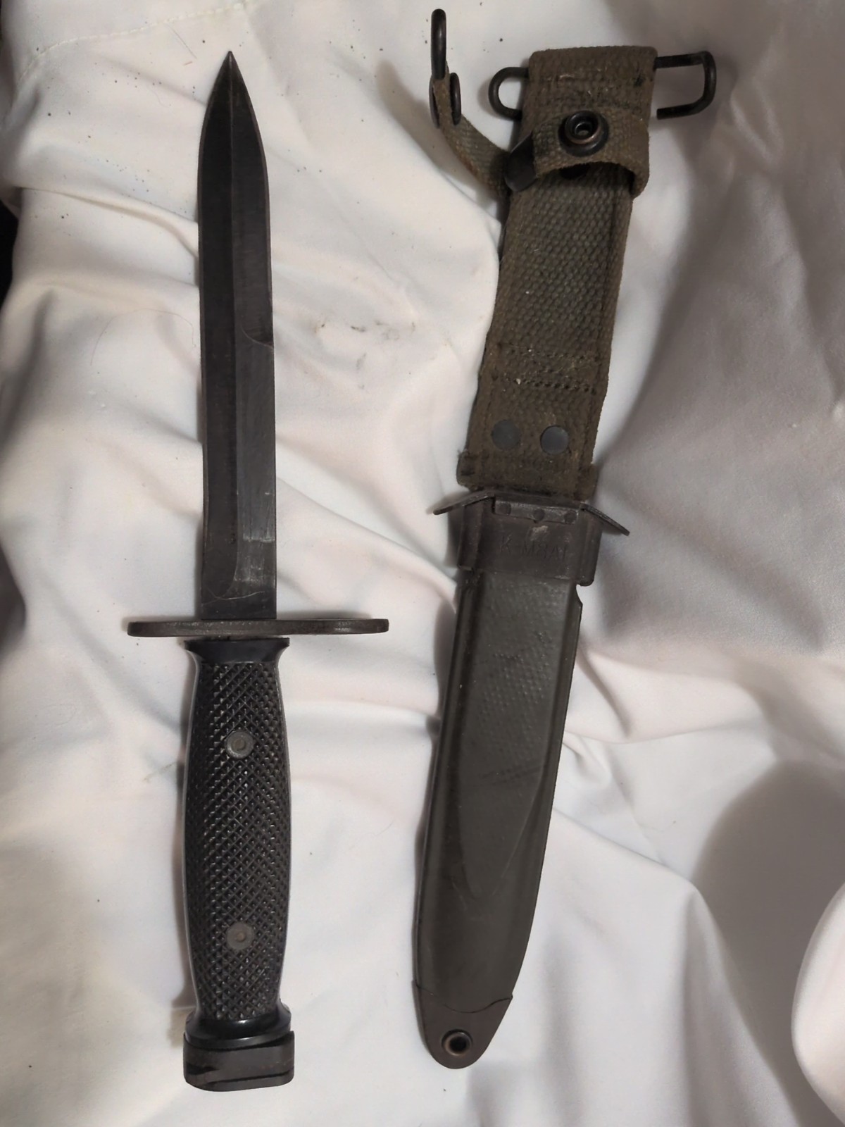 Vintage US M6 Military Bayonet w/ M8A1 PWH Scabbard Vietnam War Era Original US Vintage US M6 Military Bayonet w/ M8A1 PWH Scabbard Vietnam War Era Original US