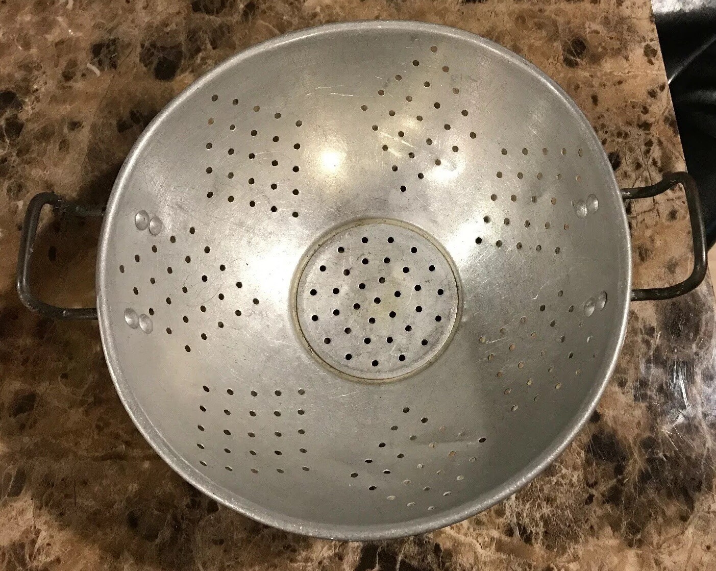 Vtg 9 1/2" Aluminum Footed Strainer Colander 7 Diamond Farmhouse Homestead as is