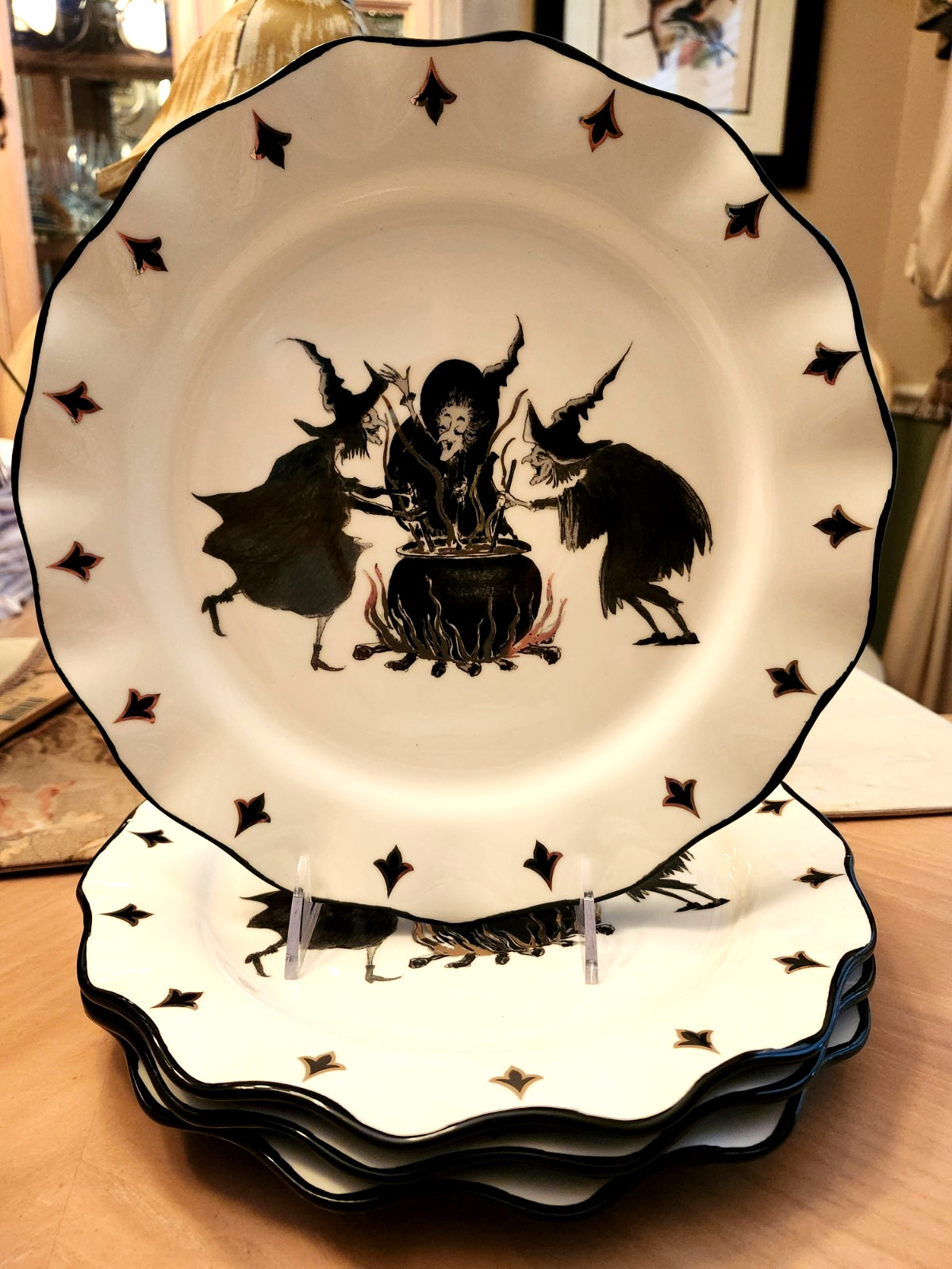 POTTER'S STUDIO 3 WITCHES CAULDRON DINNER PLATES SET OF 4 "WITCH BREW" HALLOWEEN POTTER'S STUDIO 3 WITCHES CAULDRON DINNER PLATES SET OF 4 "WITCH BREW" HALLOWEEN