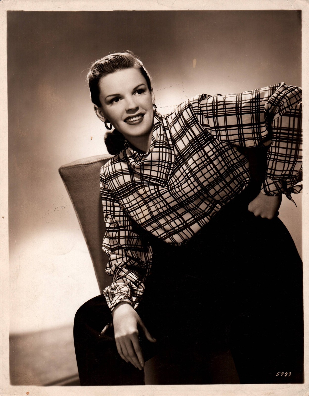 HOLLYWOOD JUDY GARLAND STYLISH POSE STUNNING PORTRAIT 1948 ORIG PHOTO MA78 HOLLYWOOD JUDY GARLAND STYLISH POSE STUNNING PORTRAIT 1948 ORIG PHOTO MA78
