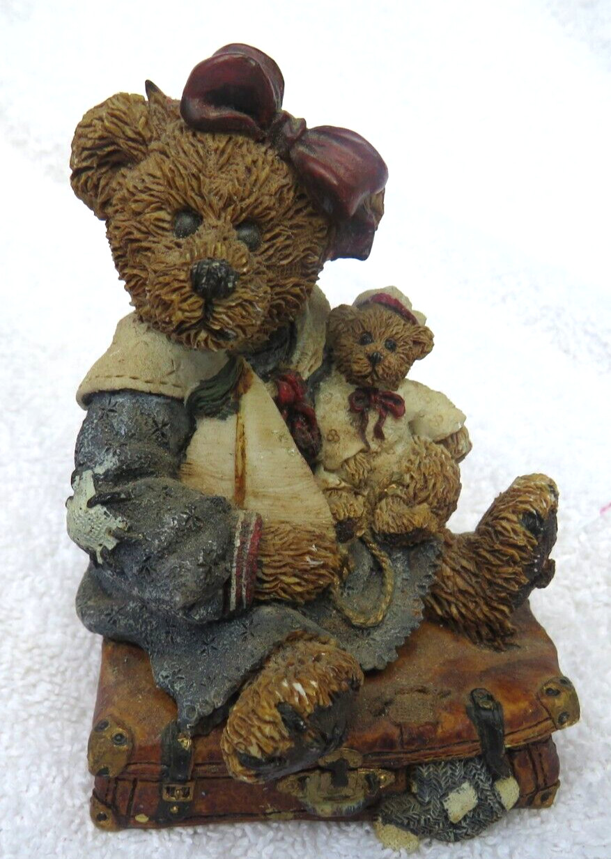 Boyds Bears Bailey Bear With Suitcase Vintage Figurine 1990's 18E/276 Boyds Bears Bailey Bear With Suitcase Vintage Figurine 1990's 18E/276