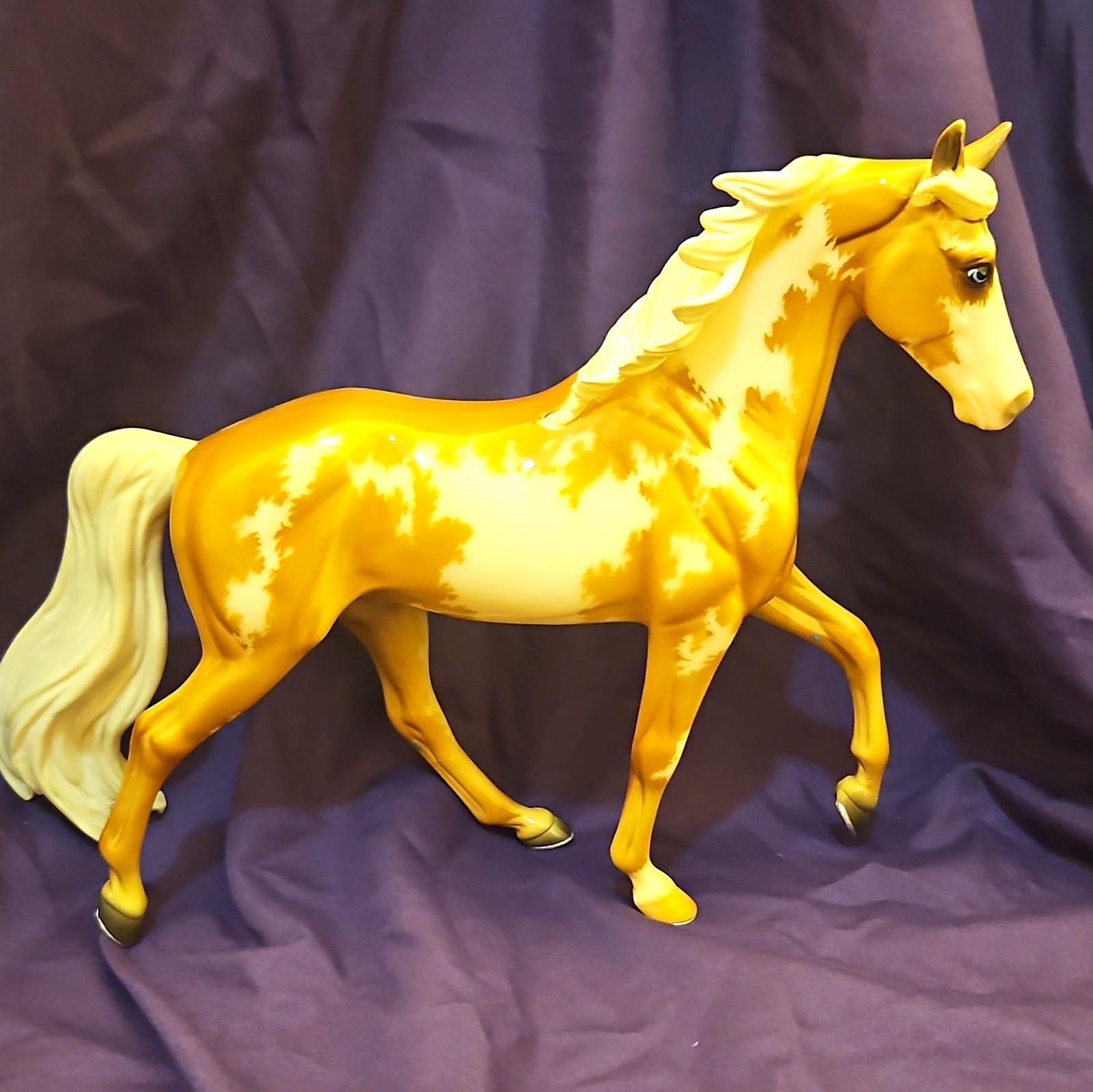 Breyer Traditional Meadowlark 2021 Palomino Pinto Plastic Model Horse Breyer Traditional Meadowlark 2021 Palomino Pinto Plastic Model Horse