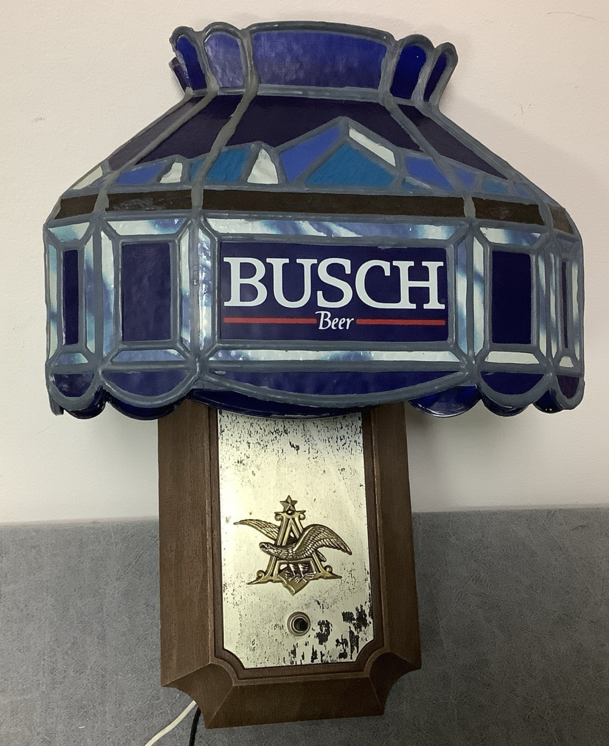 Vintage 1985 Anheuser Busch Beer Wall Sconce Lamp - Stained Glass Style - Works Vintage 1985 Anheuser Busch Beer Wall Sconce Lamp - Stained Glass Style - Works