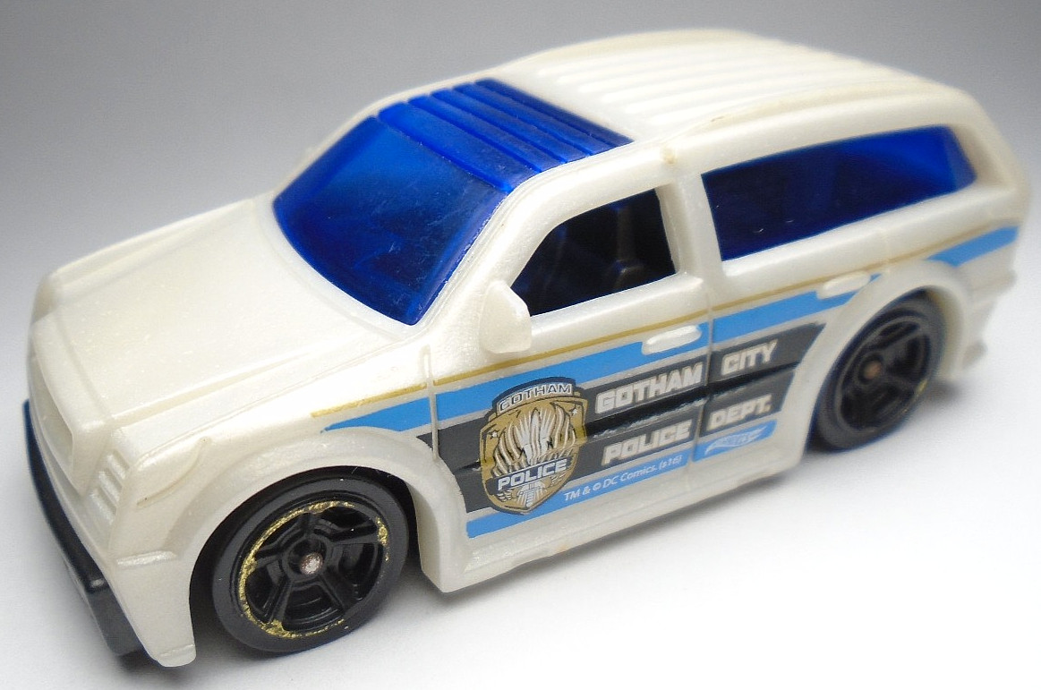 2017 HOT WHEELS BATMAN BOOM BOX GOTHAM CITY POLICE DEPT WHITE DIECAST 2 7/8" SUV 2017 HOT WHEELS BATMAN BOOM BOX GOTHAM CITY POLICE DEPT WHITE DIECAST 2 7/8" SUV