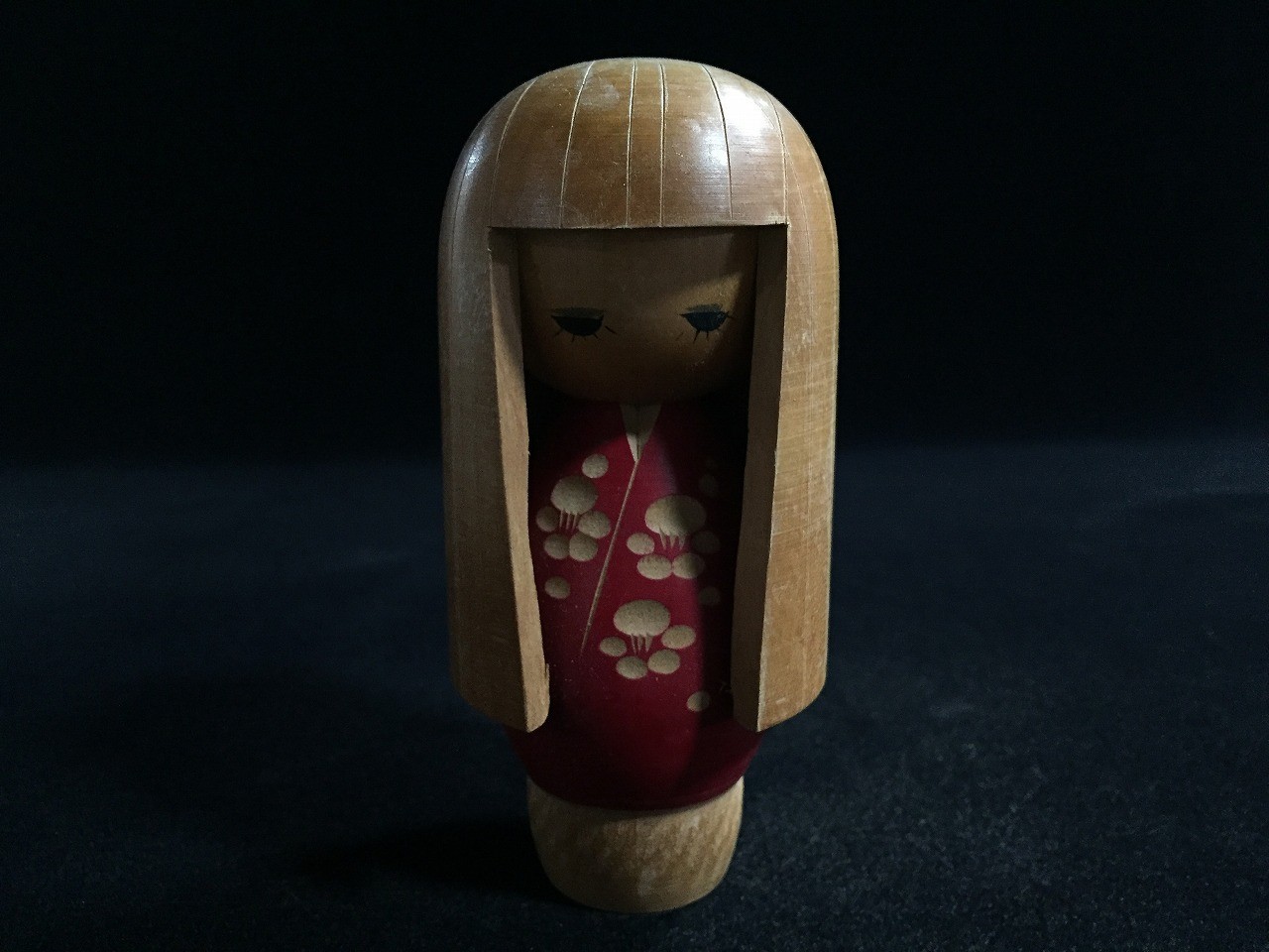 T0744 Vintage Japanese Kokeshi Doll Wooden Folk Art Traditional Toy Figurine T0744 Vintage Japanese Kokeshi Doll Wooden Folk Art Traditional Toy Figurine