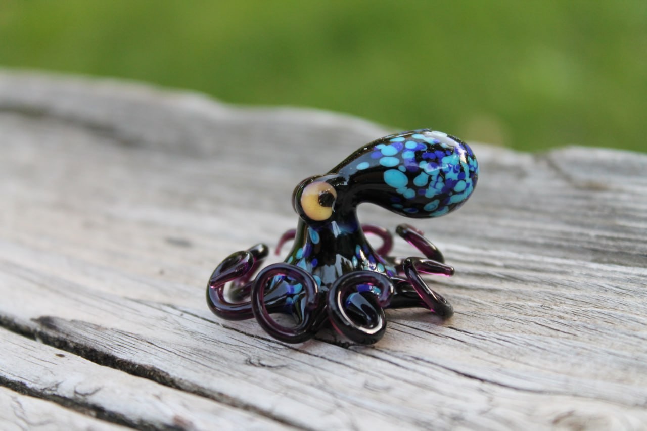 Purple Blue Handmade Glass Octopus Figurine – Blue & Pink Lampwork Animal – Mini Purple Blue Handmade Glass Octopus Figurine – Blue & Pink Lampwork Animal – Mini