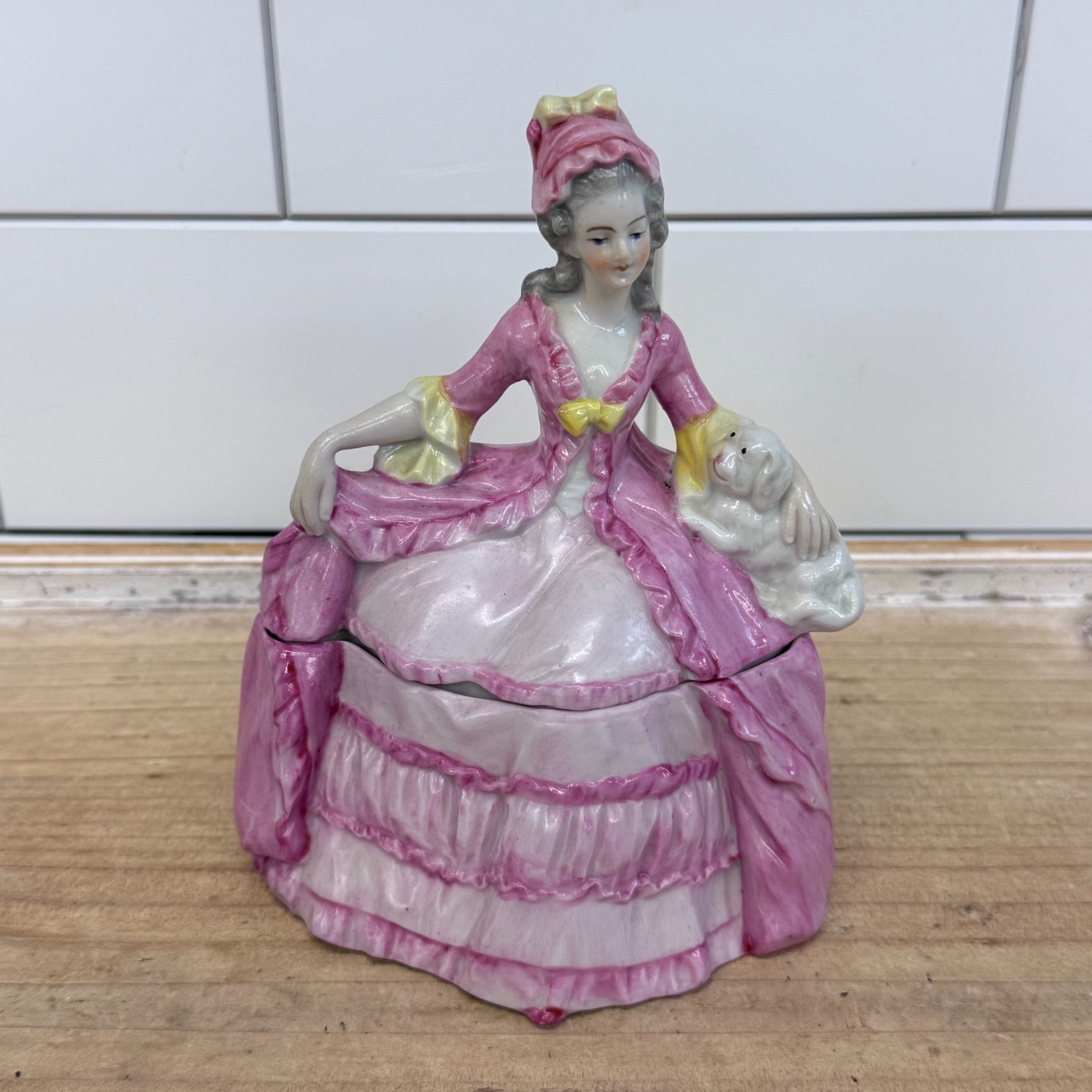 Antique Porcelain Lady Pompadour Powder Jar Dresser Box c. 1920s Antique Porcelain Lady Pompadour Powder Jar Dresser Box c. 1920s