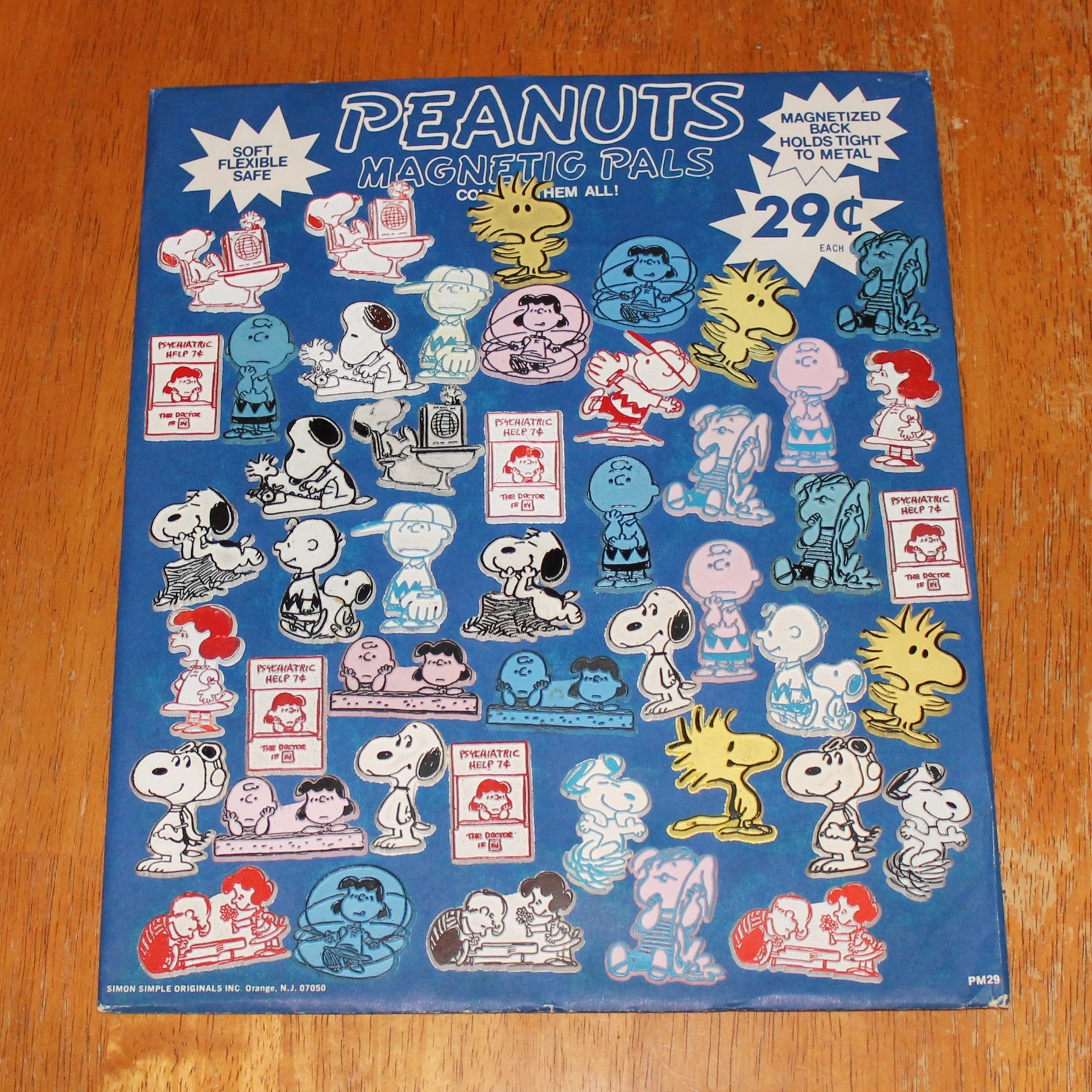 46x Lot Peanuts Cartoon Vtg Rubber Fridge '70s Magnets - 1 Store Display Board