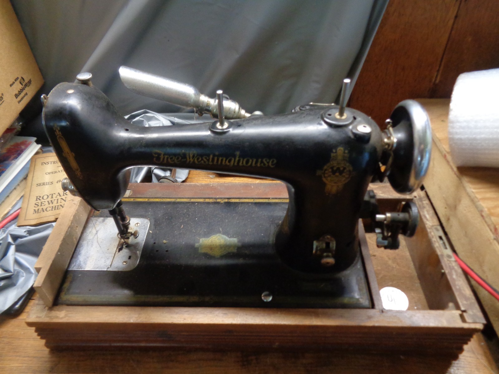 Free Westinghouse Style no. 577800-B Electric Sewing Machine - 10 39 Free Westinghouse Style no. 577800-B Electric Sewing Machine - 10 39
