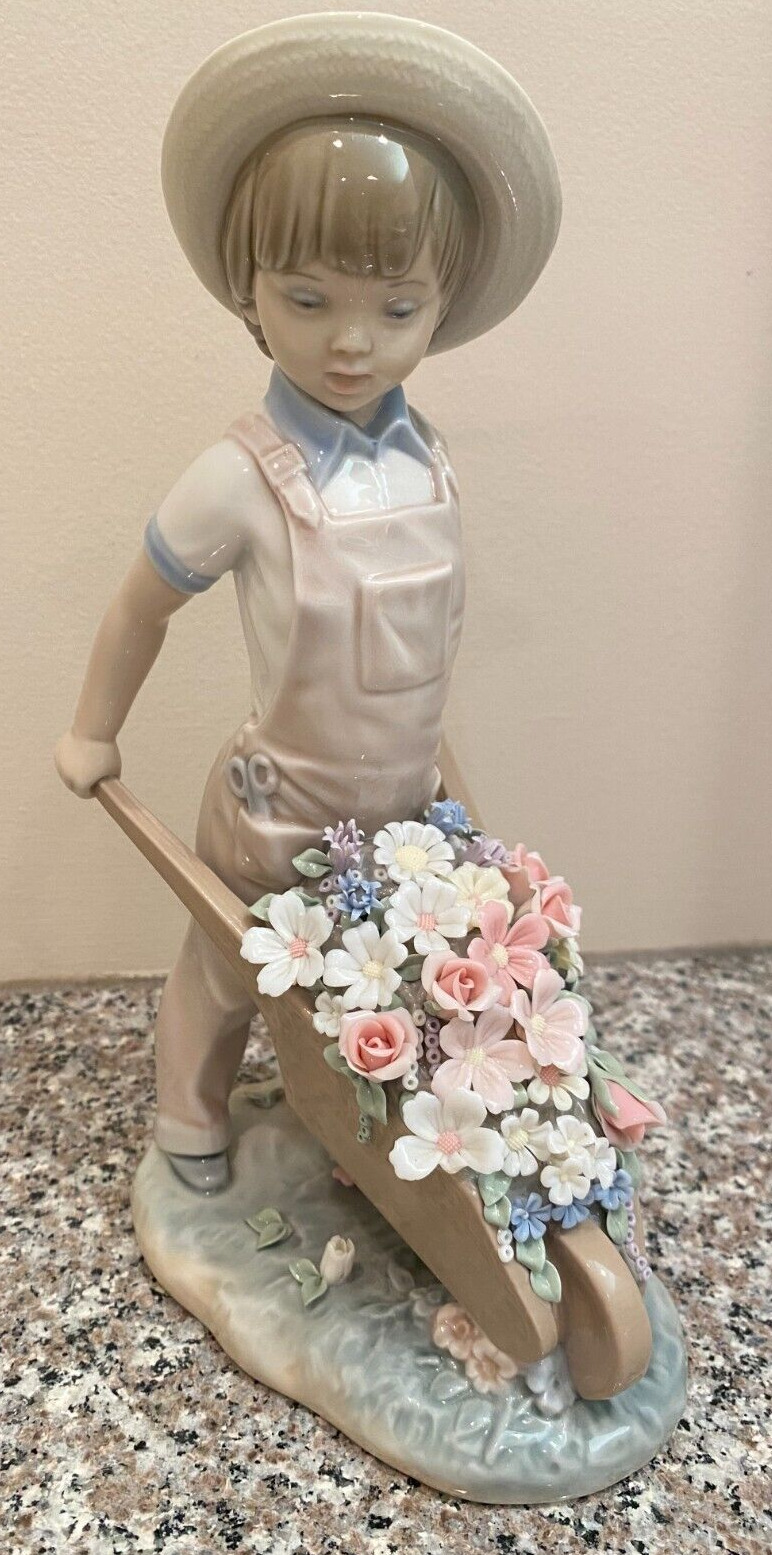 Beautiful Lladro #1283 The Little Gardener Figurine Boy with Wheelbarrow w/Box