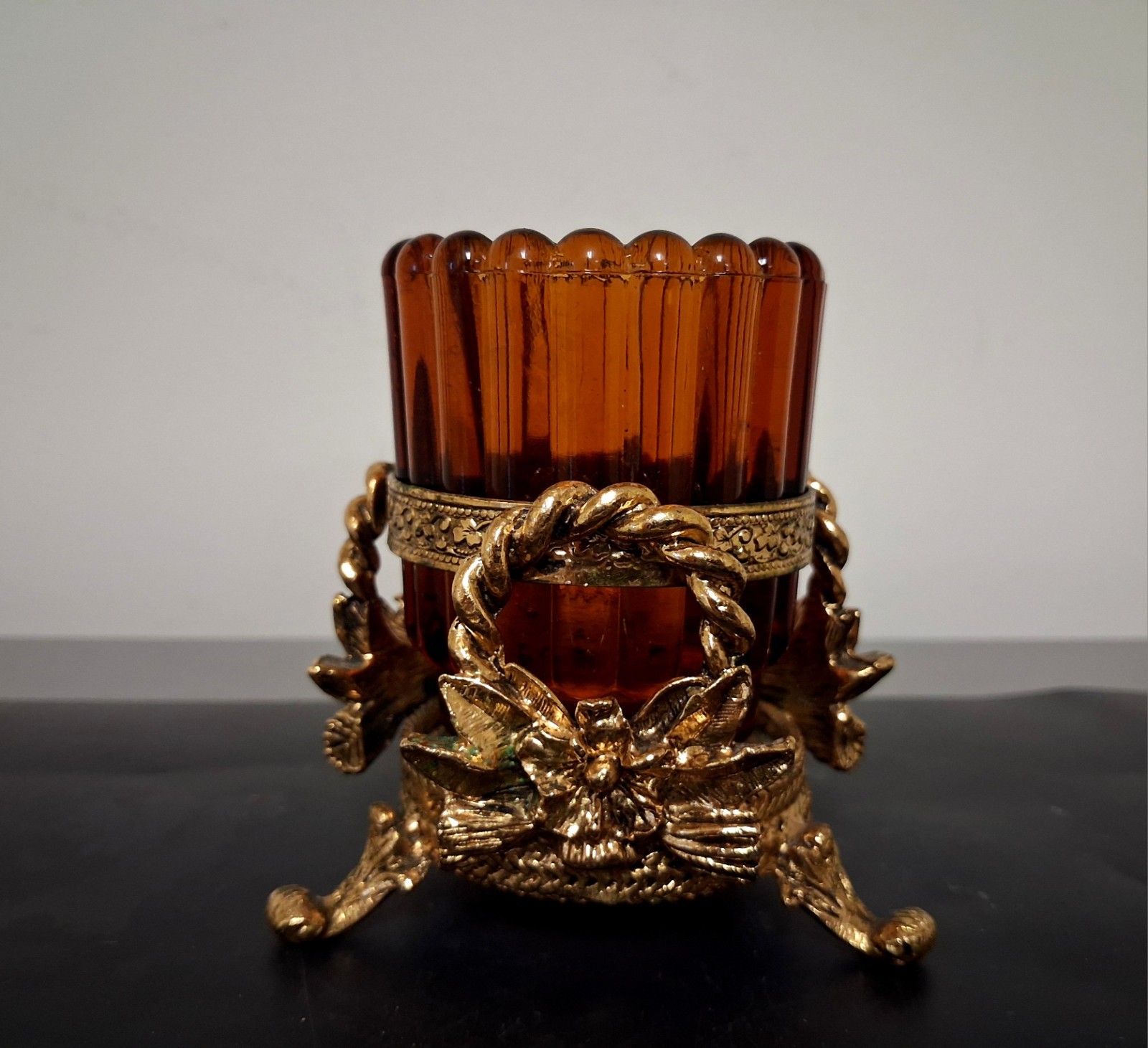 Vintage Gold Tone Floral Design Vanity Bathroom Cup Holder Hollywood Regency Vintage Gold Tone Floral Design Vanity Bathroom Cup Holder Hollywood Regency
