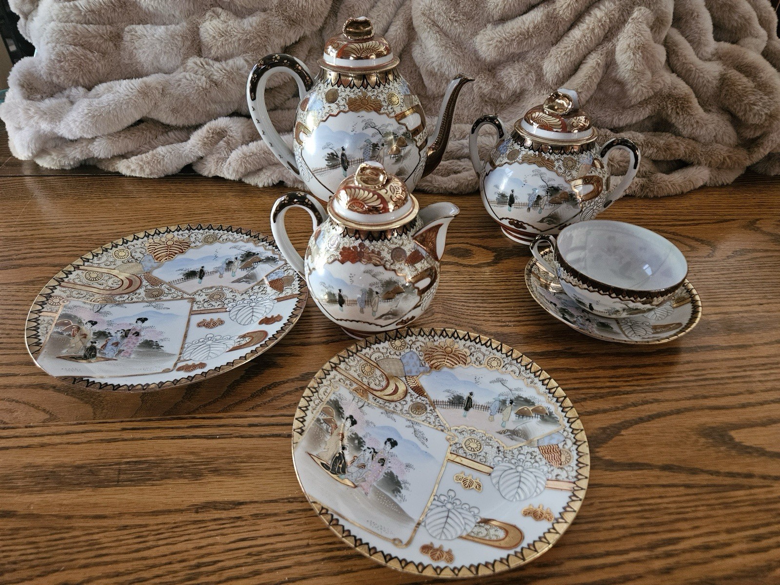 Antique Hand-Painted Porcelain Set Japanese Decorated Kutani Tea Set Antique Hand-Painted Porcelain Set Japanese Decorated Kutani Tea Set