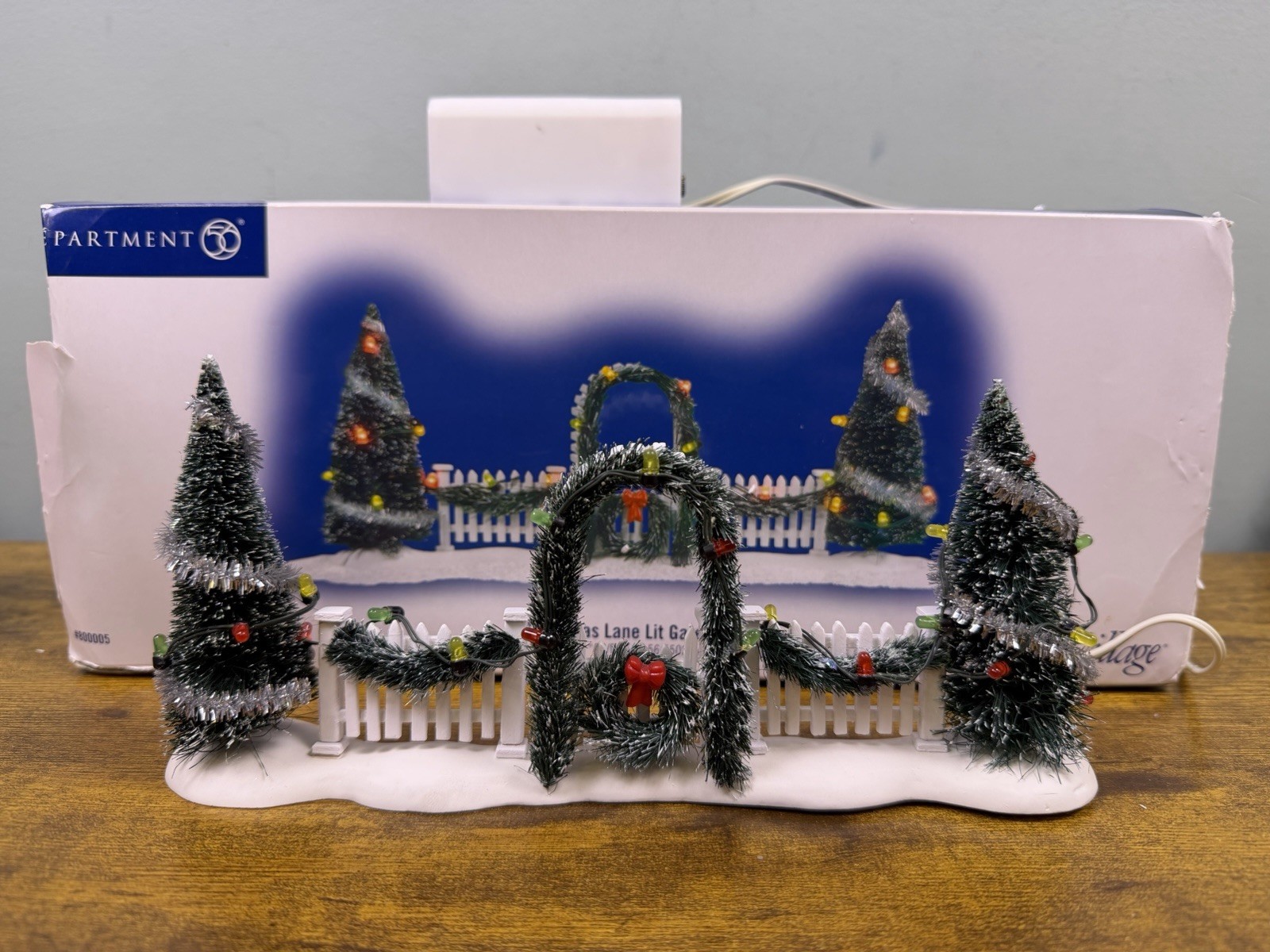 Department 56 Original Snow Village Christmas Lane Lit Gate 80005 w/ Box Tested Department 56 Original Snow Village Christmas Lane Lit Gate 80005 w/ Box Tested