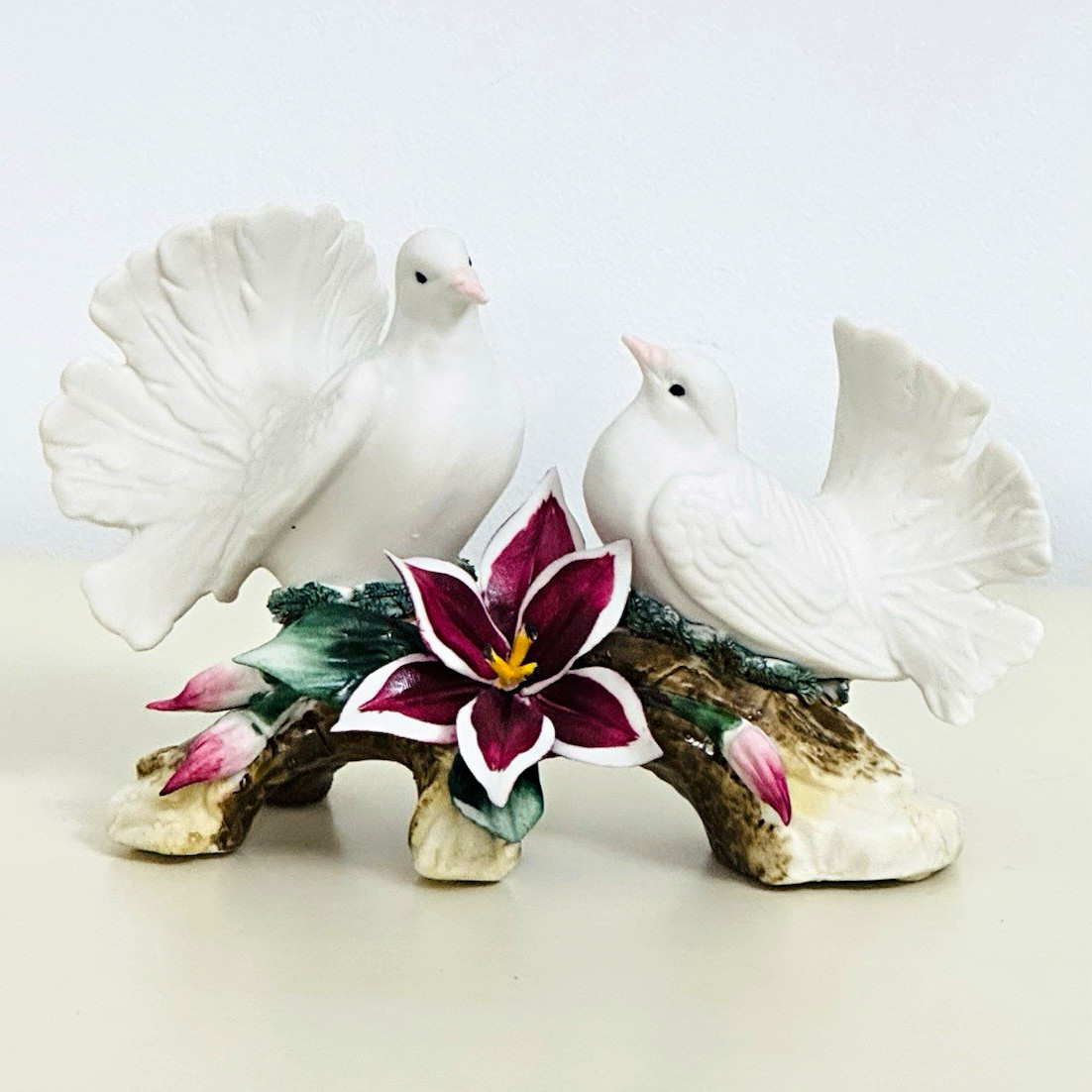 Royal Crown Vintage Capodimonte Italy Porcelain White Dove Figurine Royal Crown Vintage Capodimonte Italy Porcelain White Dove Figurine