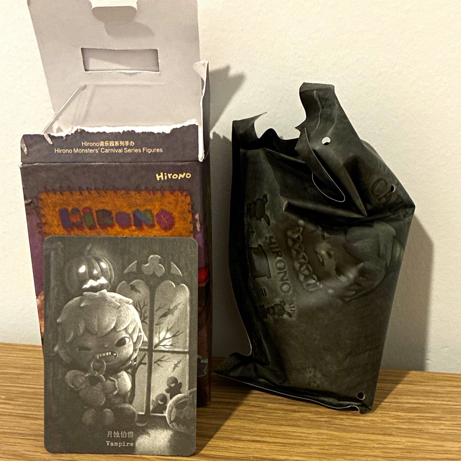 POP MART Hirono Monsters Carnival Series Vampire Confirmed Figure Sealed Bag POP MART Hirono Monsters Carnival Series Vampire Confirmed Figure Sealed Bag