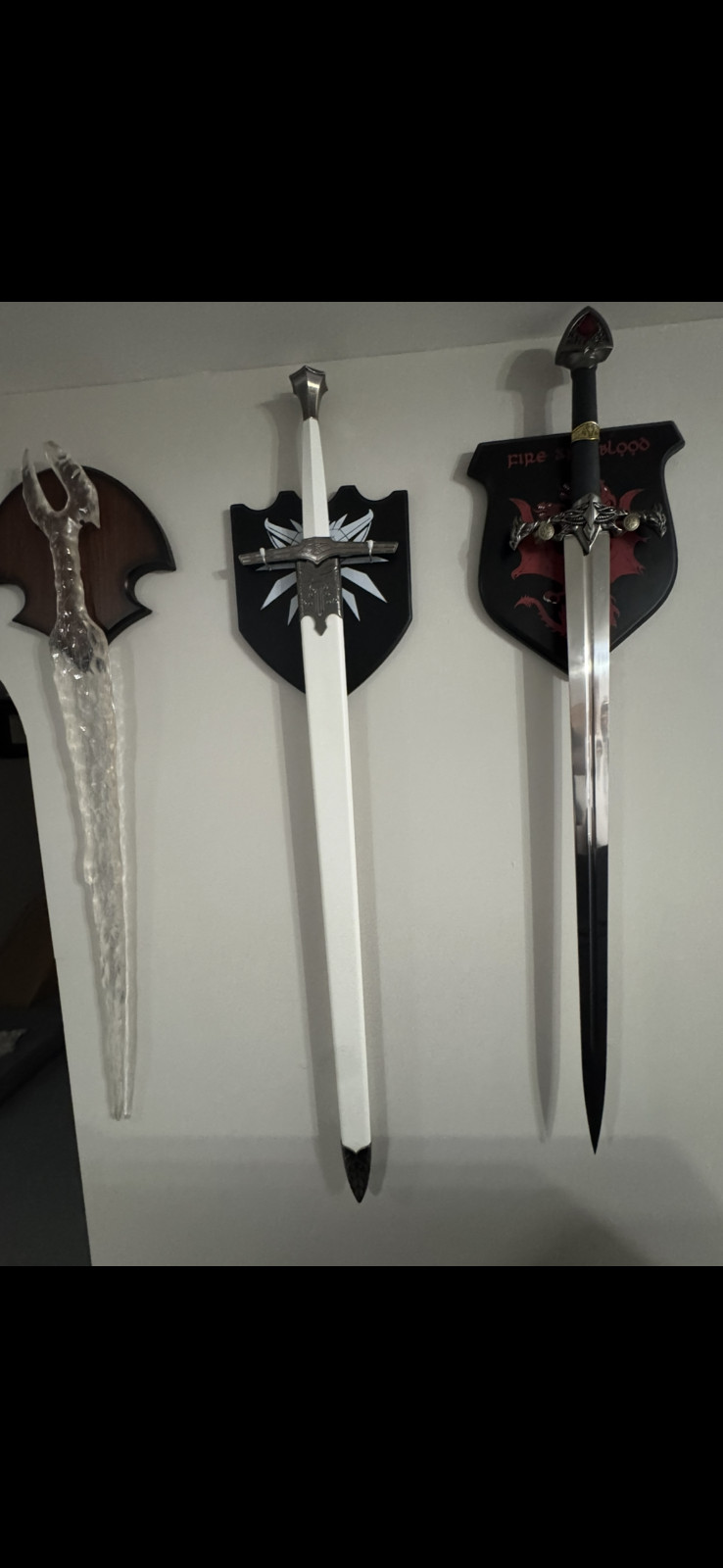 Geralt of Rivia Swords – The Witcher season 1 to 3 ( 2 sword set ) Geralt of Rivia Swords – The Witcher season 1 to 3 ( 2 sword set )