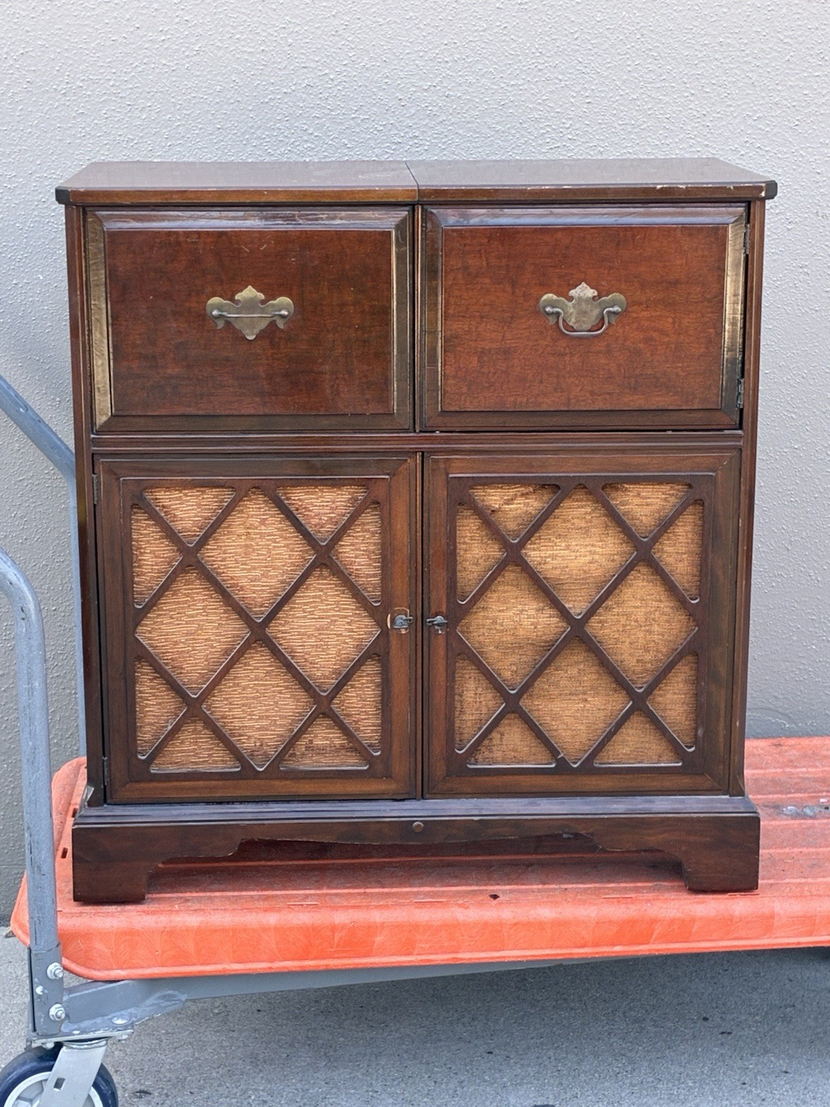Vintage 1947 General Electric 326 Console Radio Phonograph Beamascope As-Is Vintage 1947 General Electric 326 Console Radio Phonograph Beamascope As-Is
