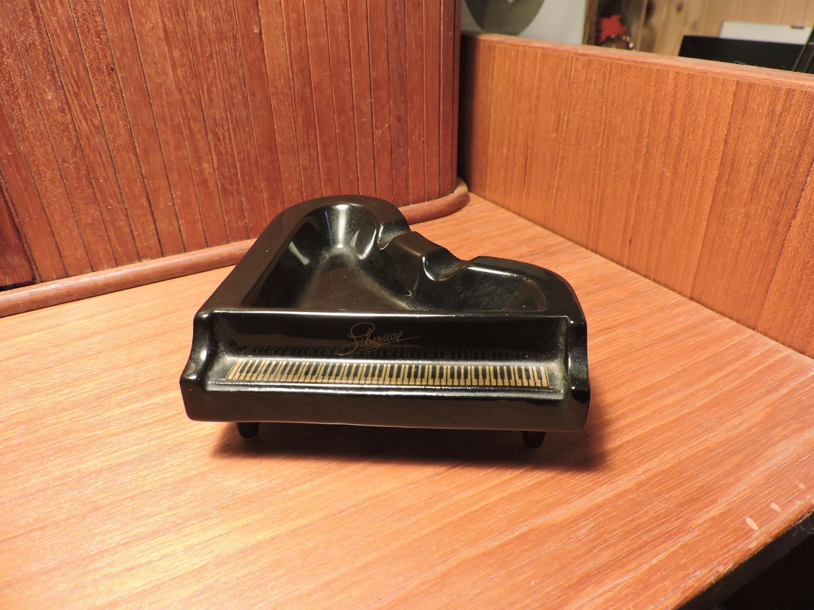Vintage Porcelain Liberace Piano Signature Ashtray Vintage Porcelain Liberace Piano Signature Ashtray