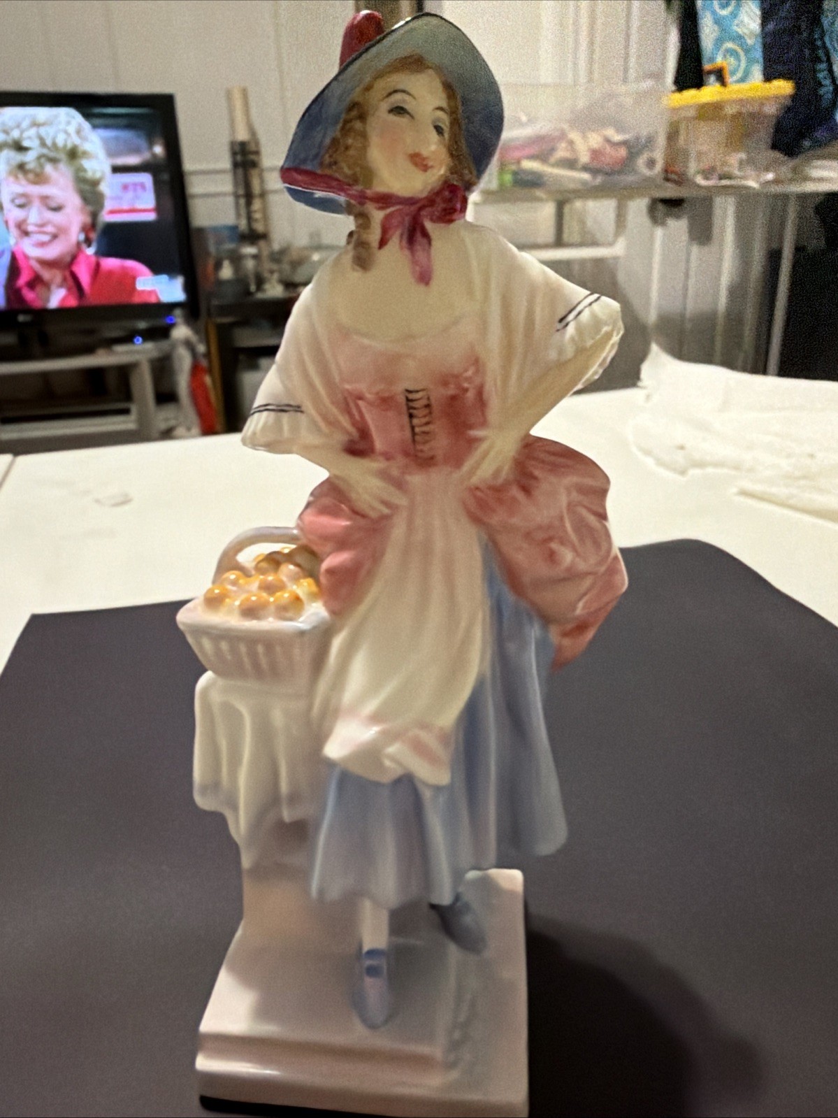 RARE Royal Doulton Nell Gwynn HN 1887 Figurine Leslie Harradine Vintage 1938-49 RARE Royal Doulton Nell Gwynn HN 1887 Figurine Leslie Harradine Vintage 1938-49